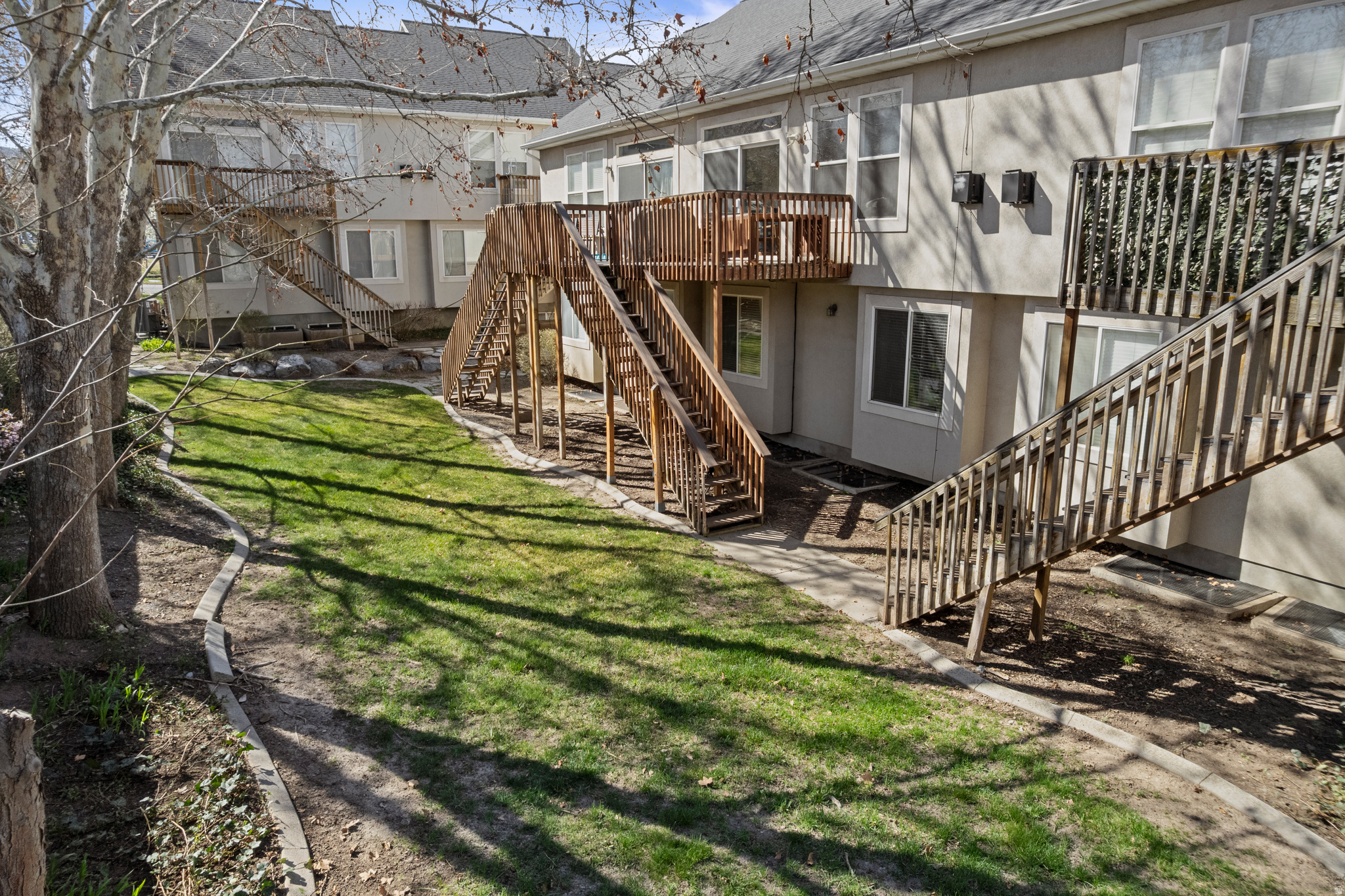 DAVIS TOWNHOMES - Residential