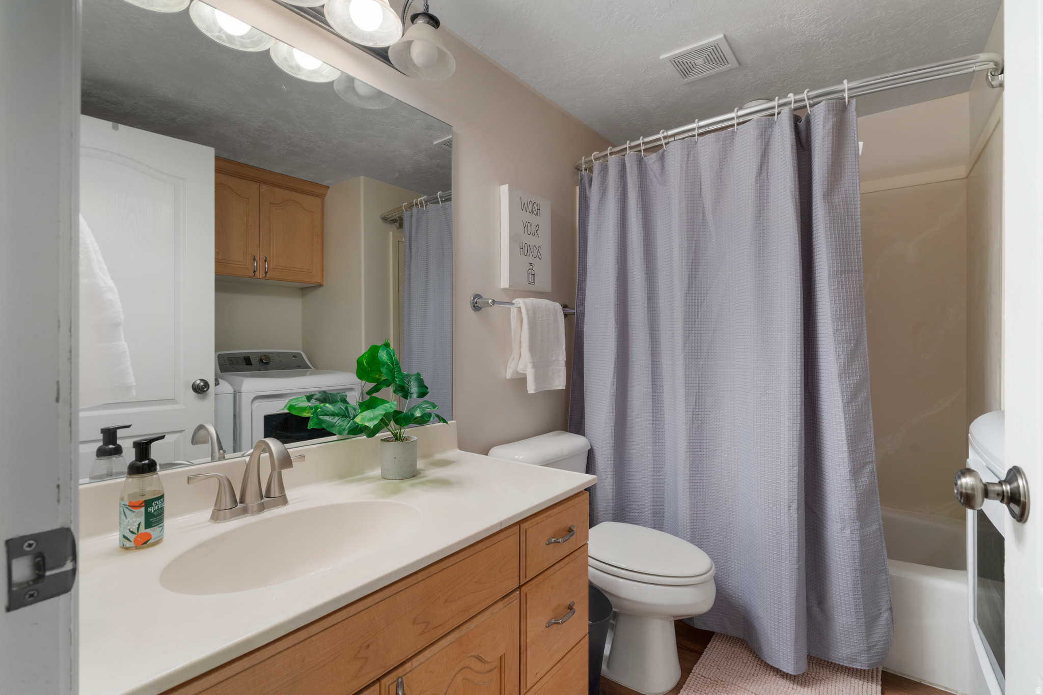 DAVIS TOWNHOMES - Residential