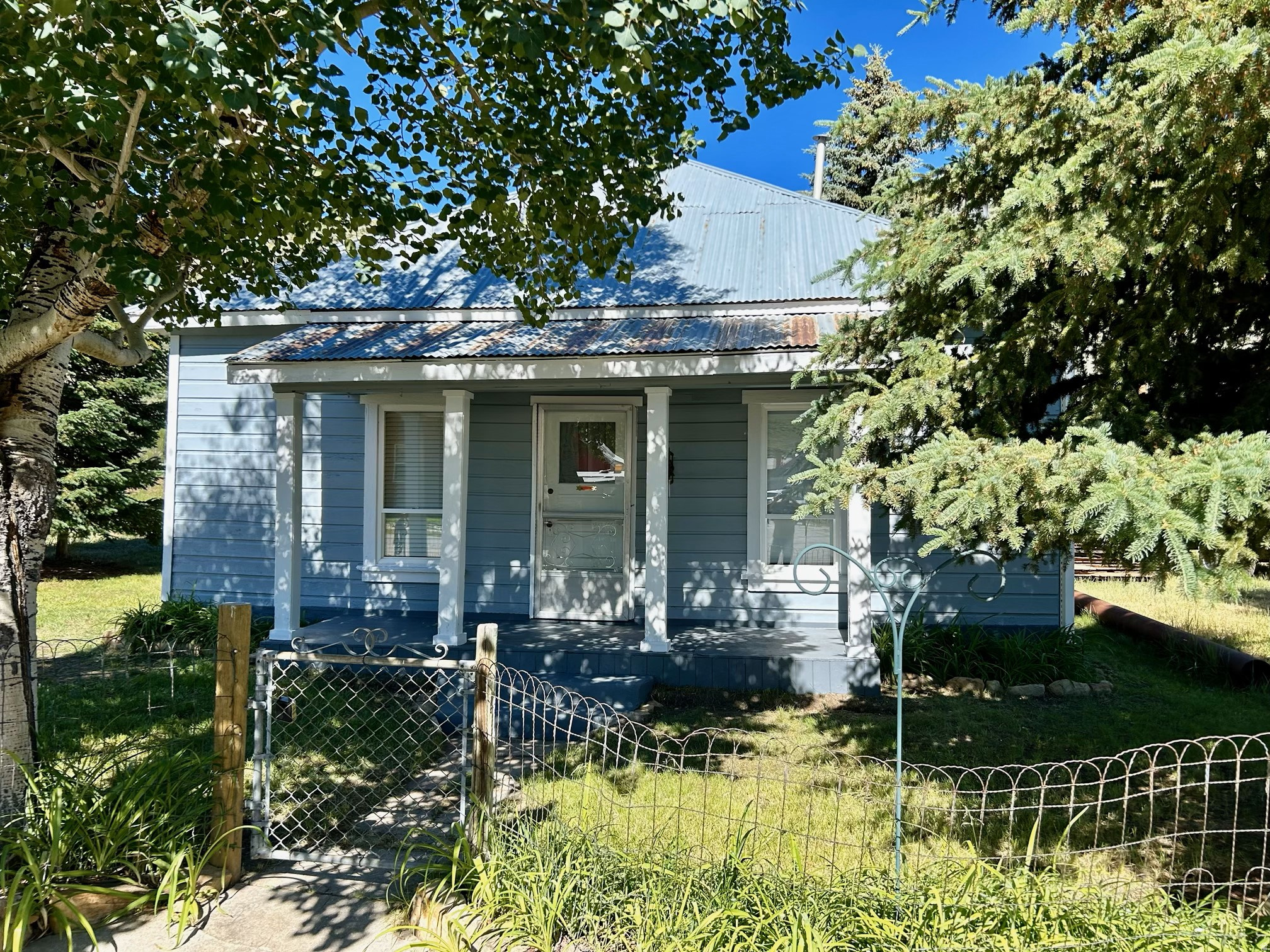 Come get away in Scofield and enjoy this beautiful little home on a quiet street! It's been completely remodeled, had a shed and a great fire pit!