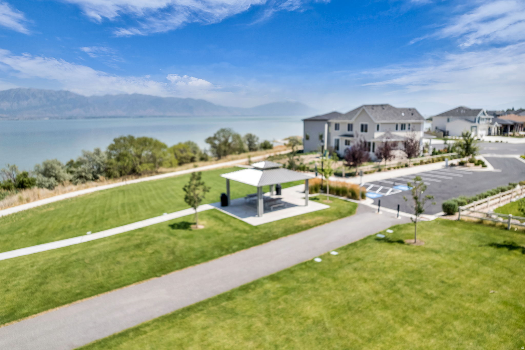 LAKESIDE - Residential