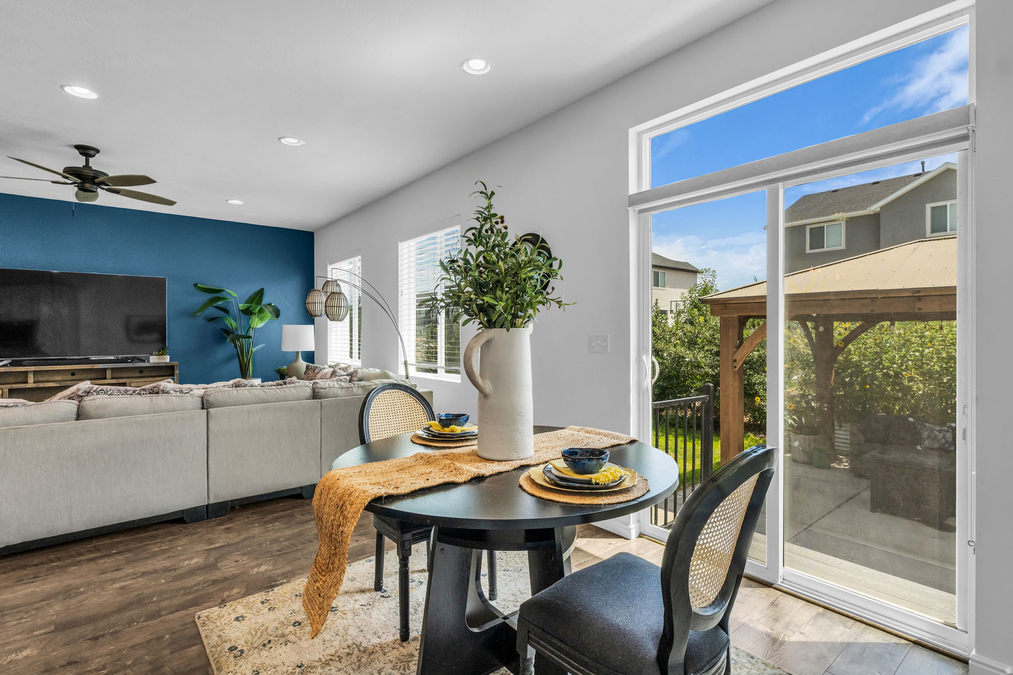 LAKESIDE - Residential