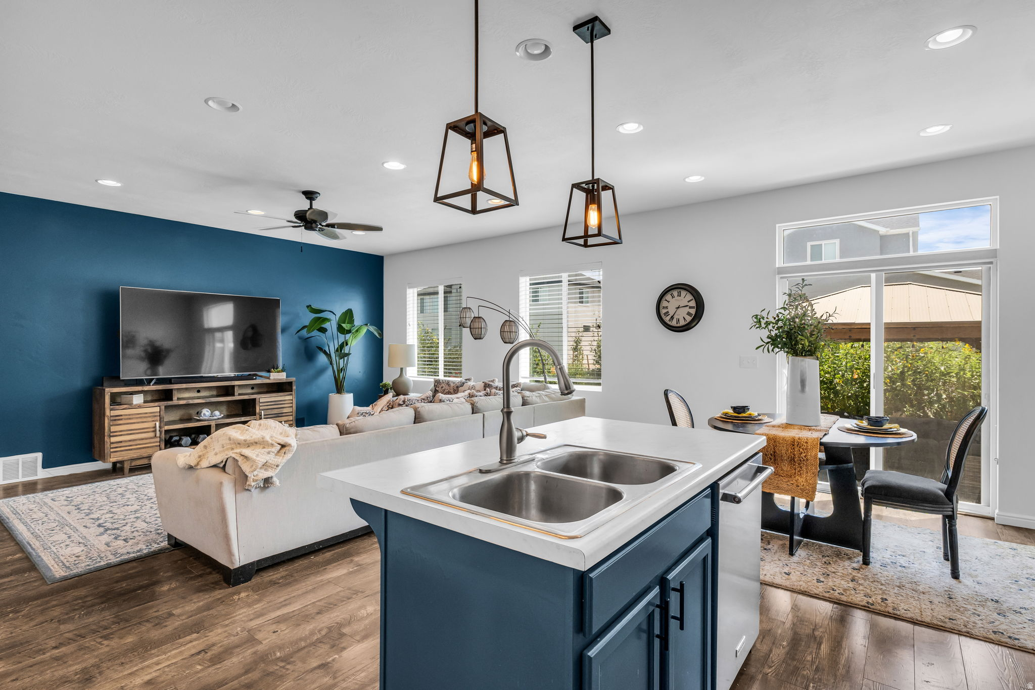 LAKESIDE - Residential
