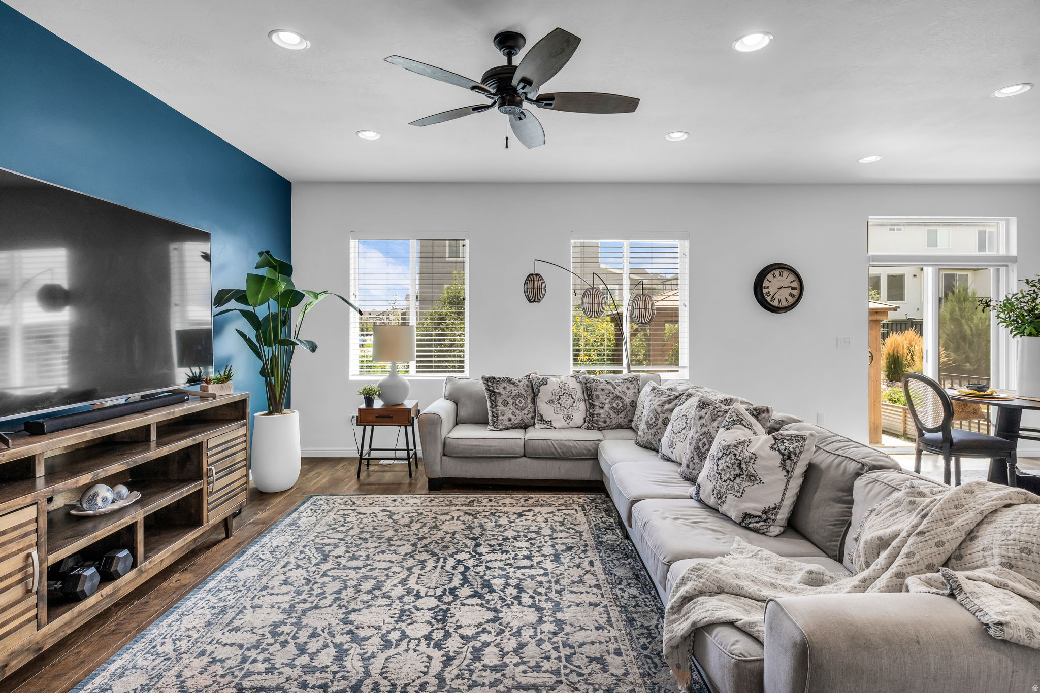 LAKESIDE - Residential