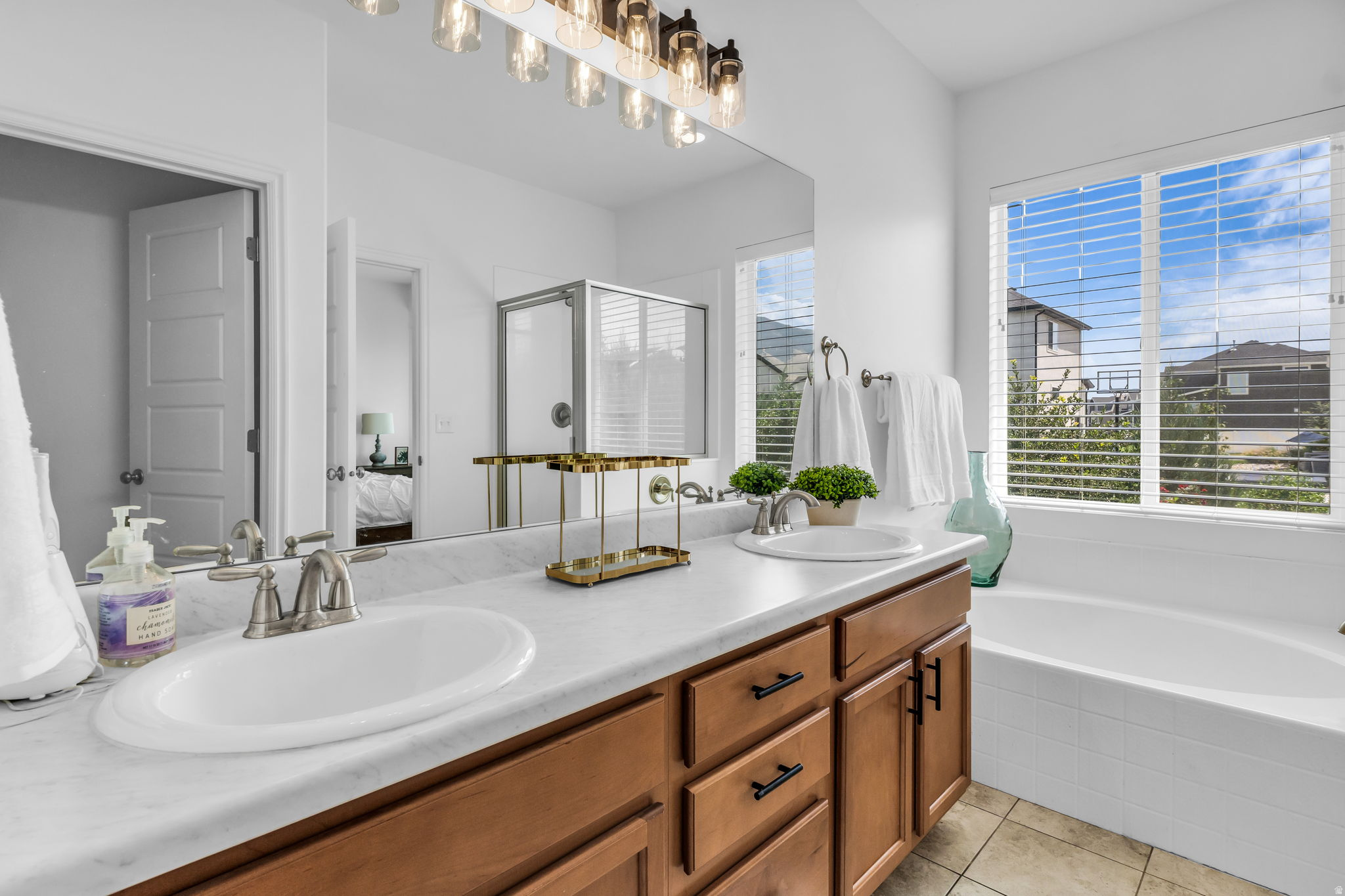 LAKESIDE - Residential