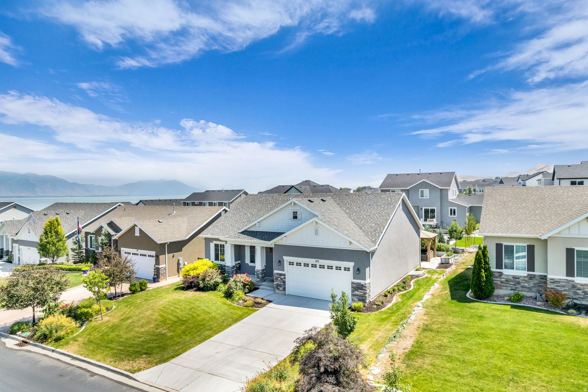LAKESIDE - Residential