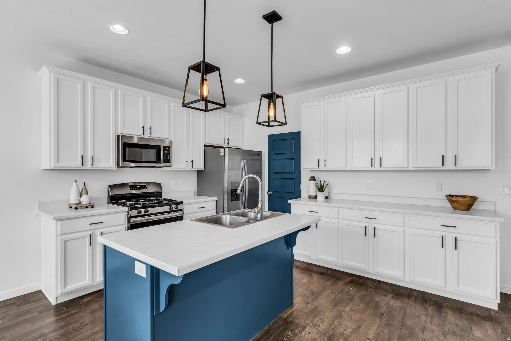LAKESIDE - Residential