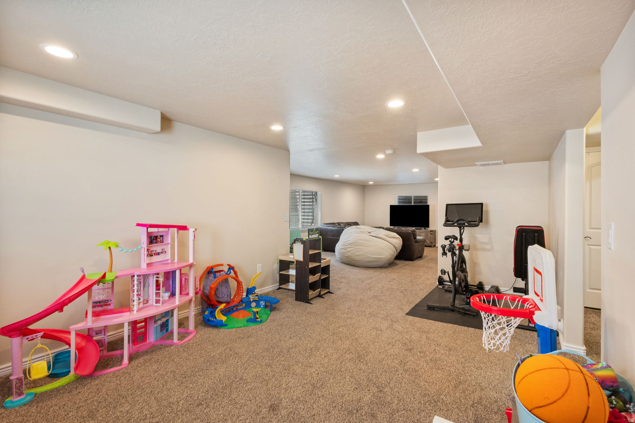 HERRIMAN VILLAGE - Residential
