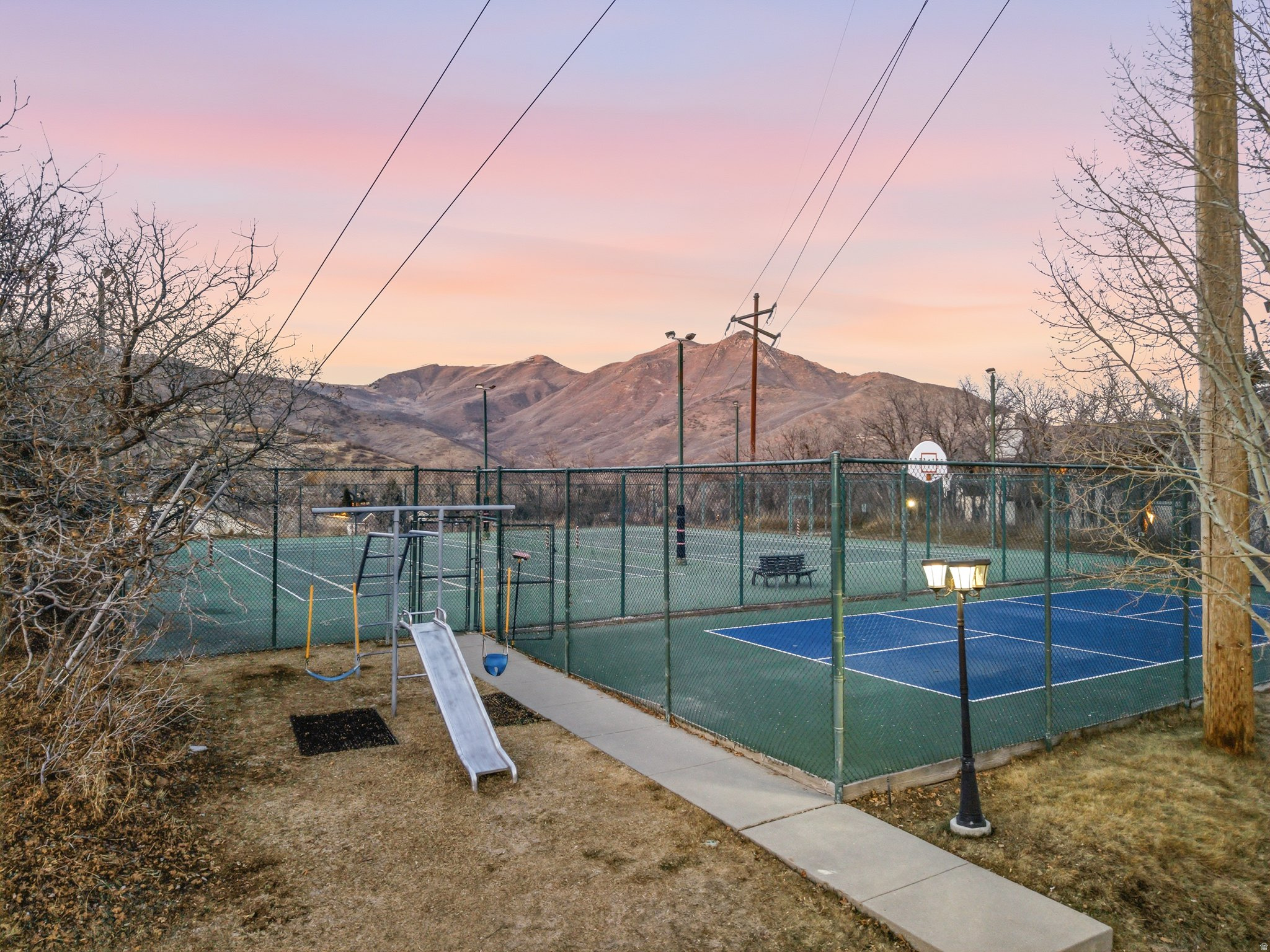 SWISS OAKS - Residential