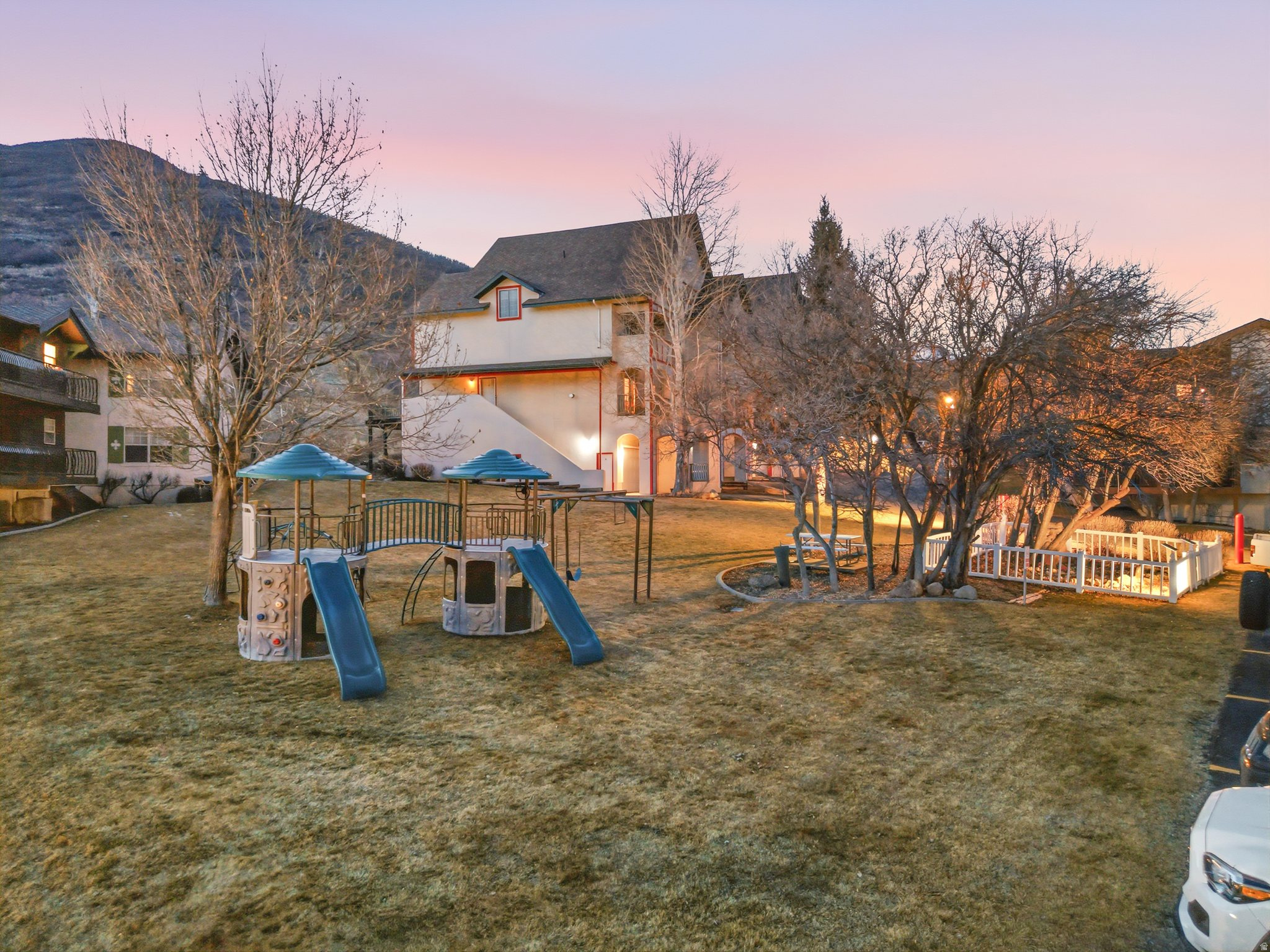 SWISS OAKS - Residential