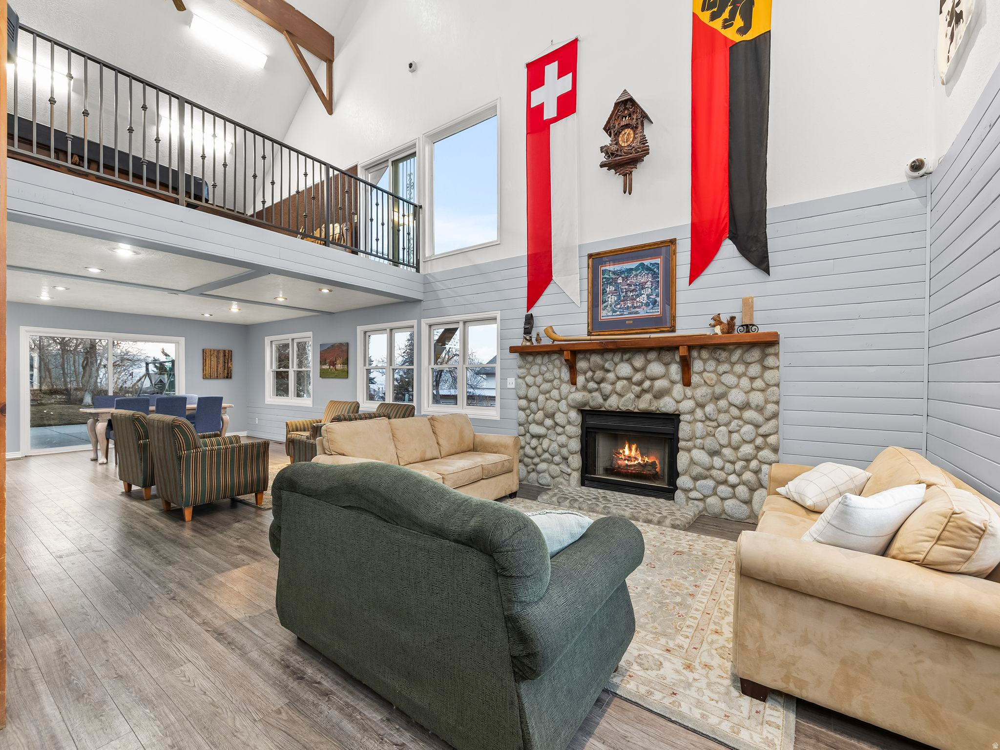 SWISS OAKS - Residential