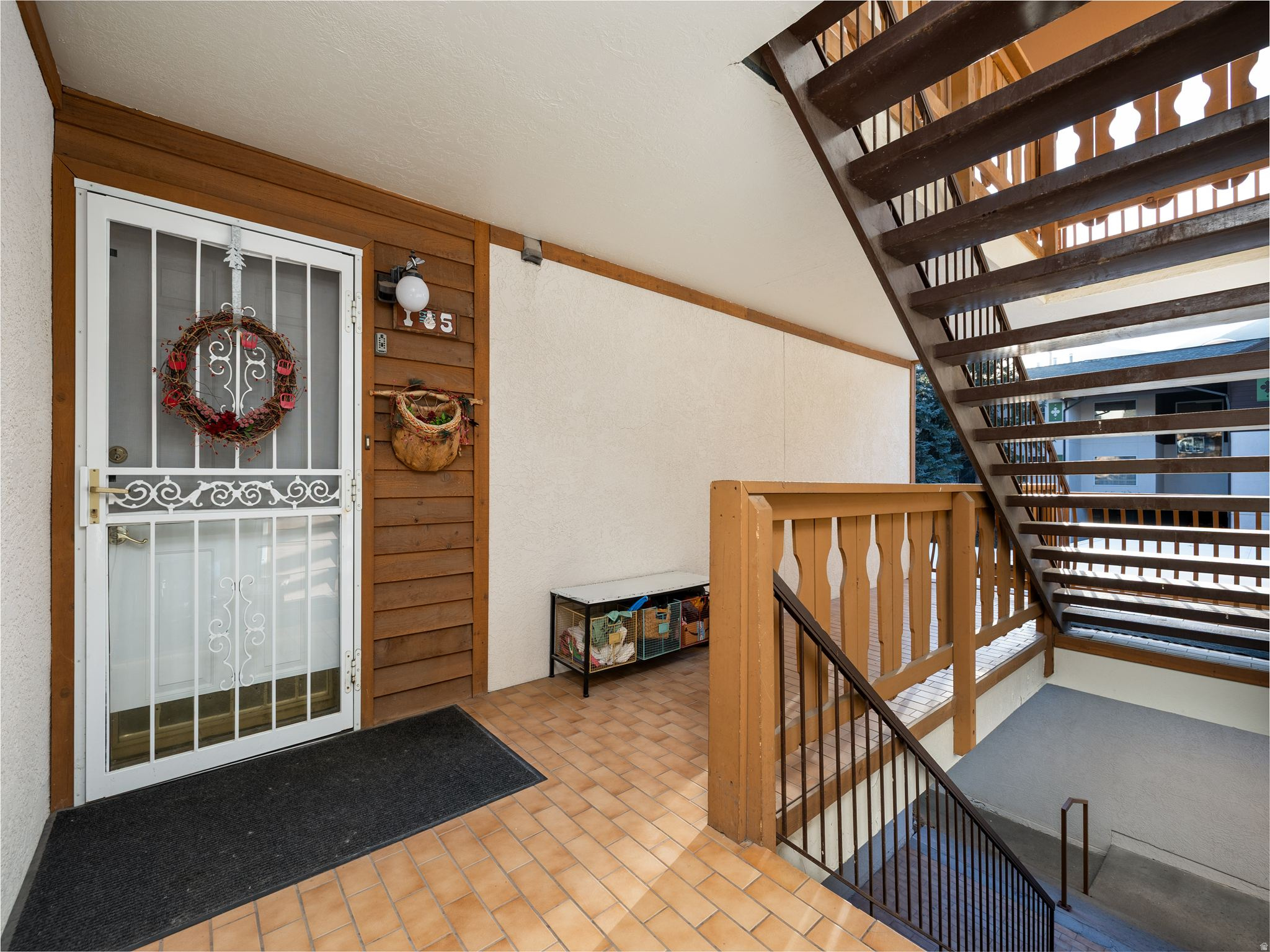SWISS OAKS - Residential