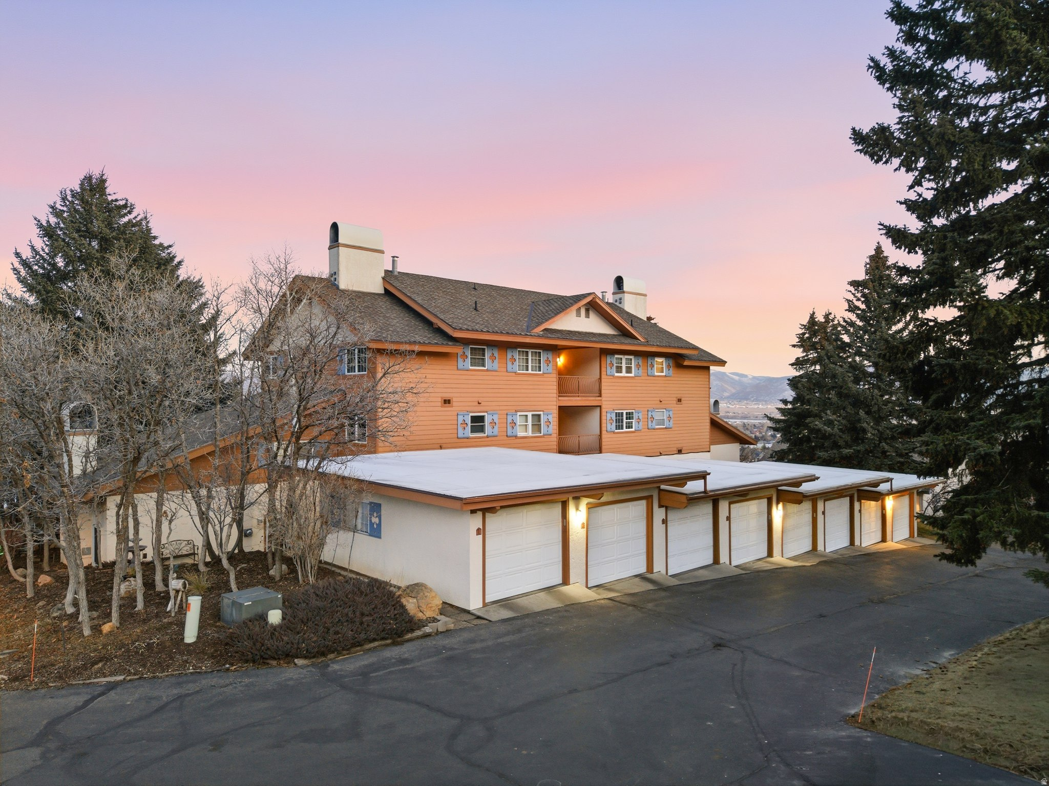 SWISS OAKS - Residential