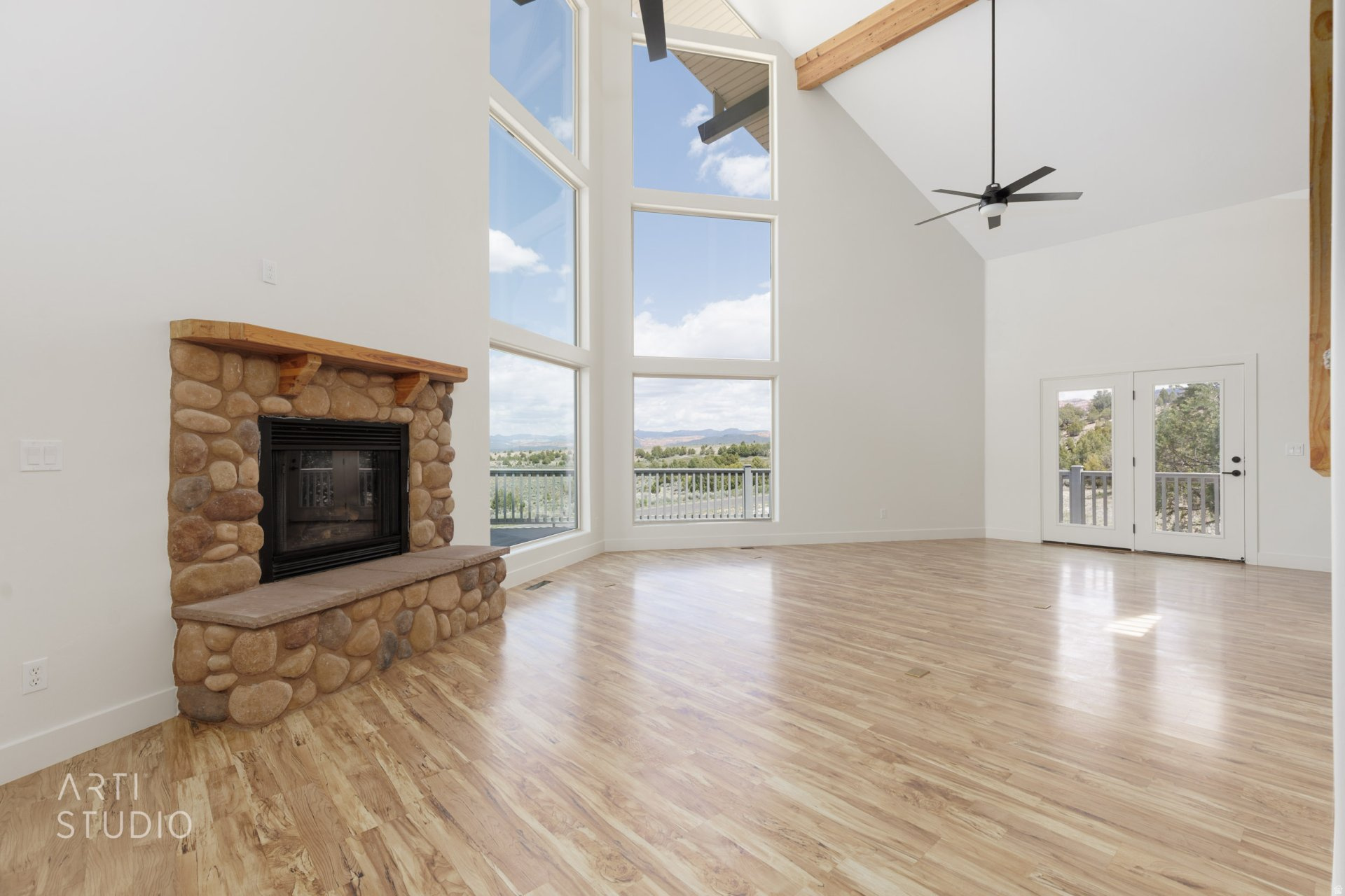 PAUNSAUGUNT CLIFFS SUBDIVISION - Residential