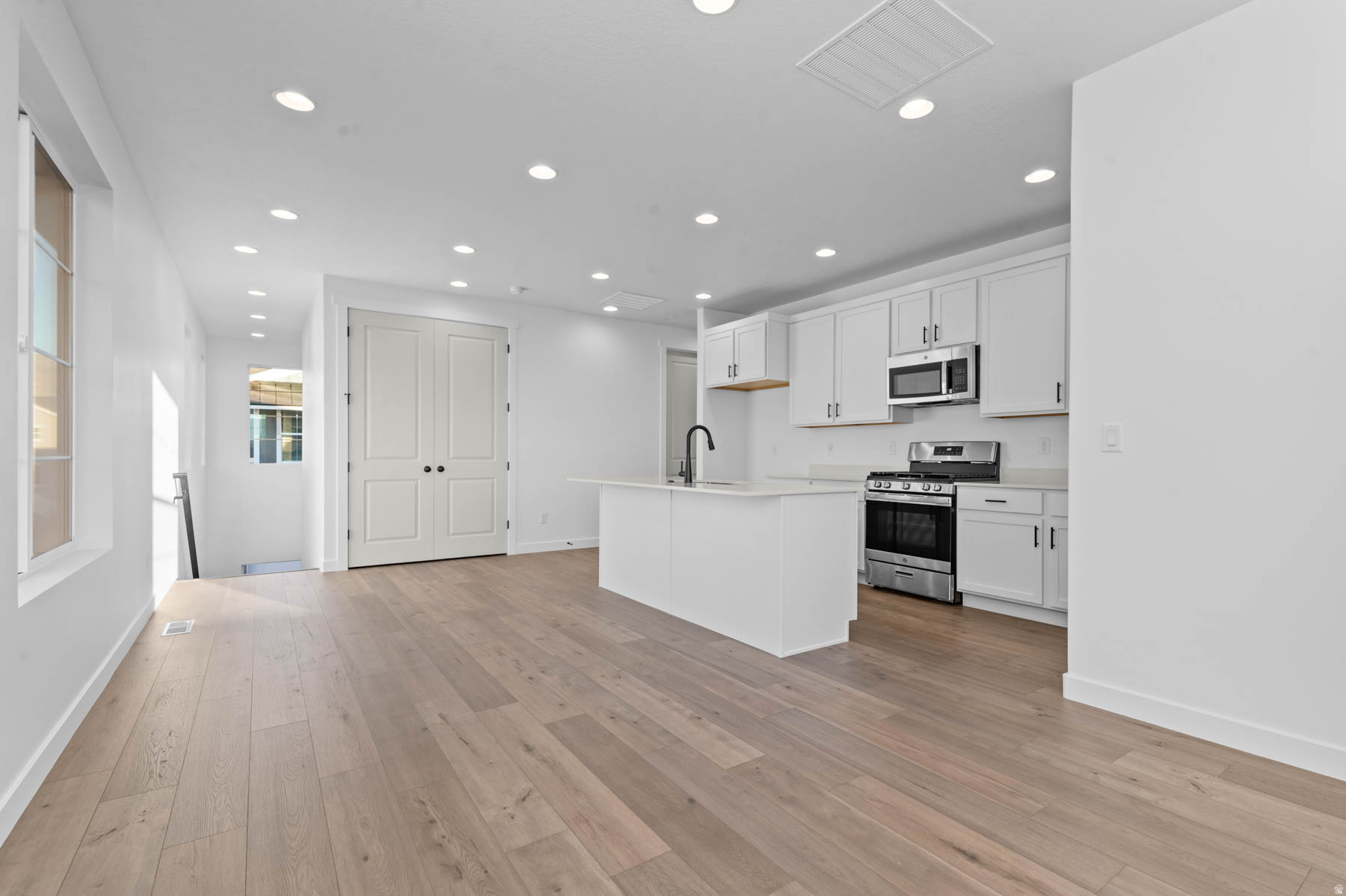 BROADVIEW SHORES COTTAGES 802 - Residential