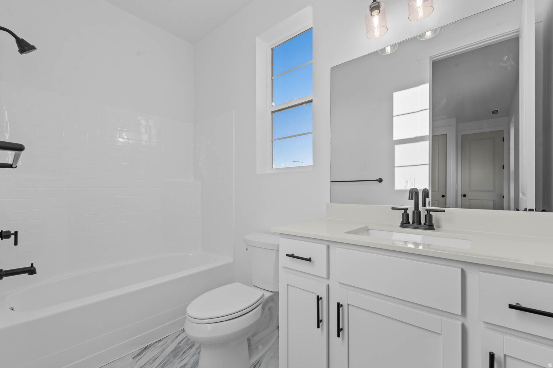 BROADVIEW SHORES COTTAGES 802 - Residential
