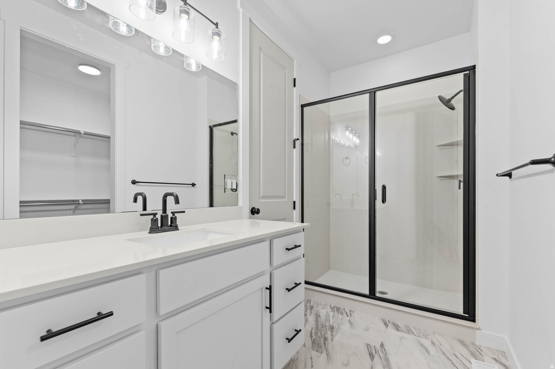 BROADVIEW SHORES COTTAGES 802 - Residential