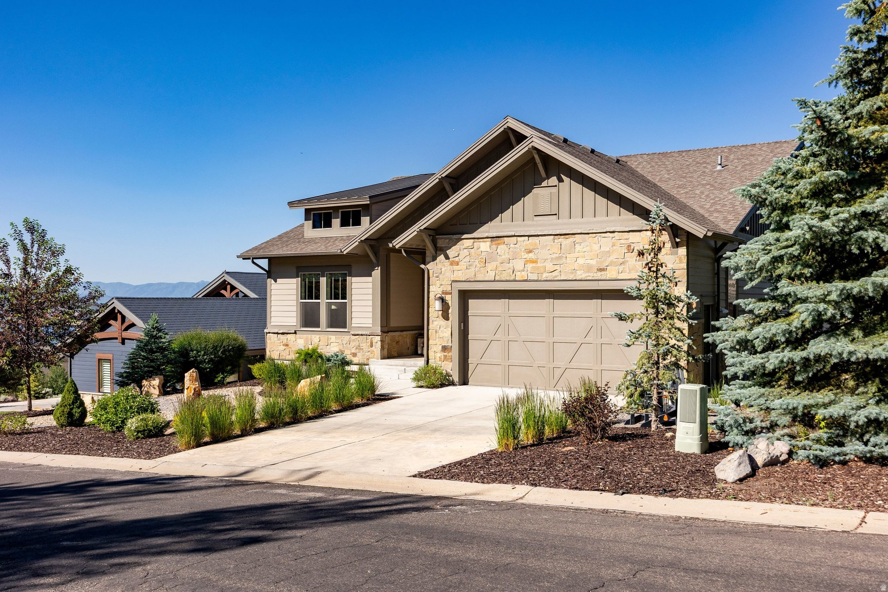 DEER MOUNTAIN - Residential