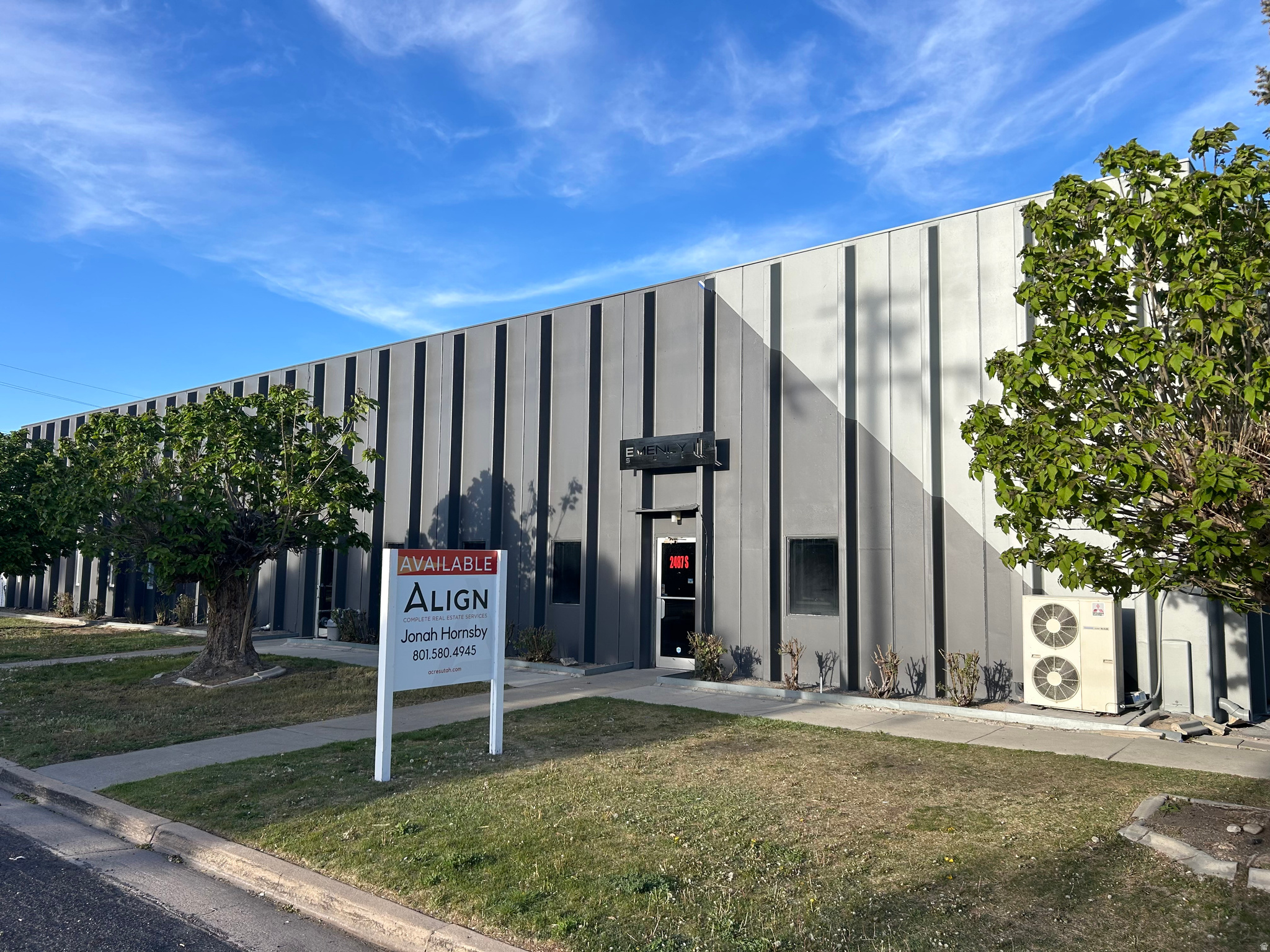 Manufacturing building for lease is West Valley City. Heavy Power, fenced yard, 17' clear height   3 - 14' grade level doors   .88 of an acre.   Owner/Agent