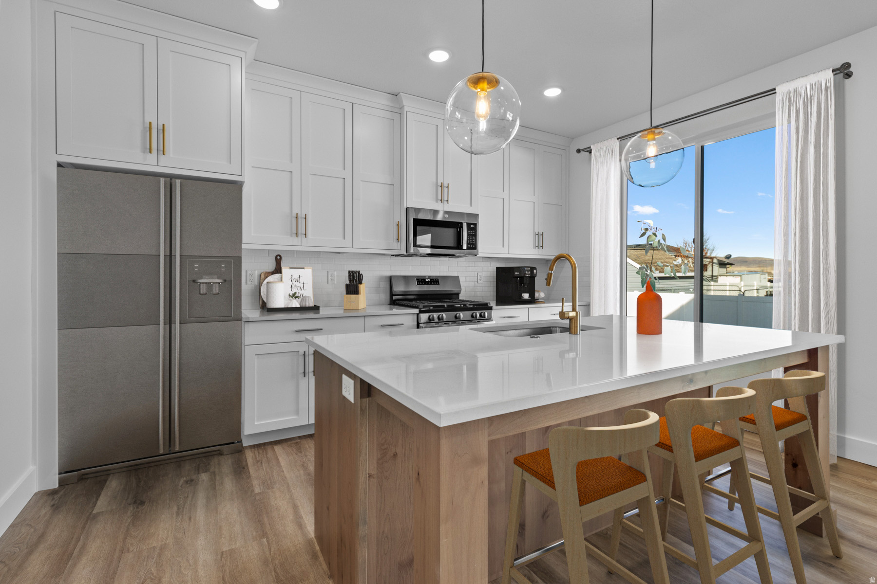 ENVISION ESTATES - Residential