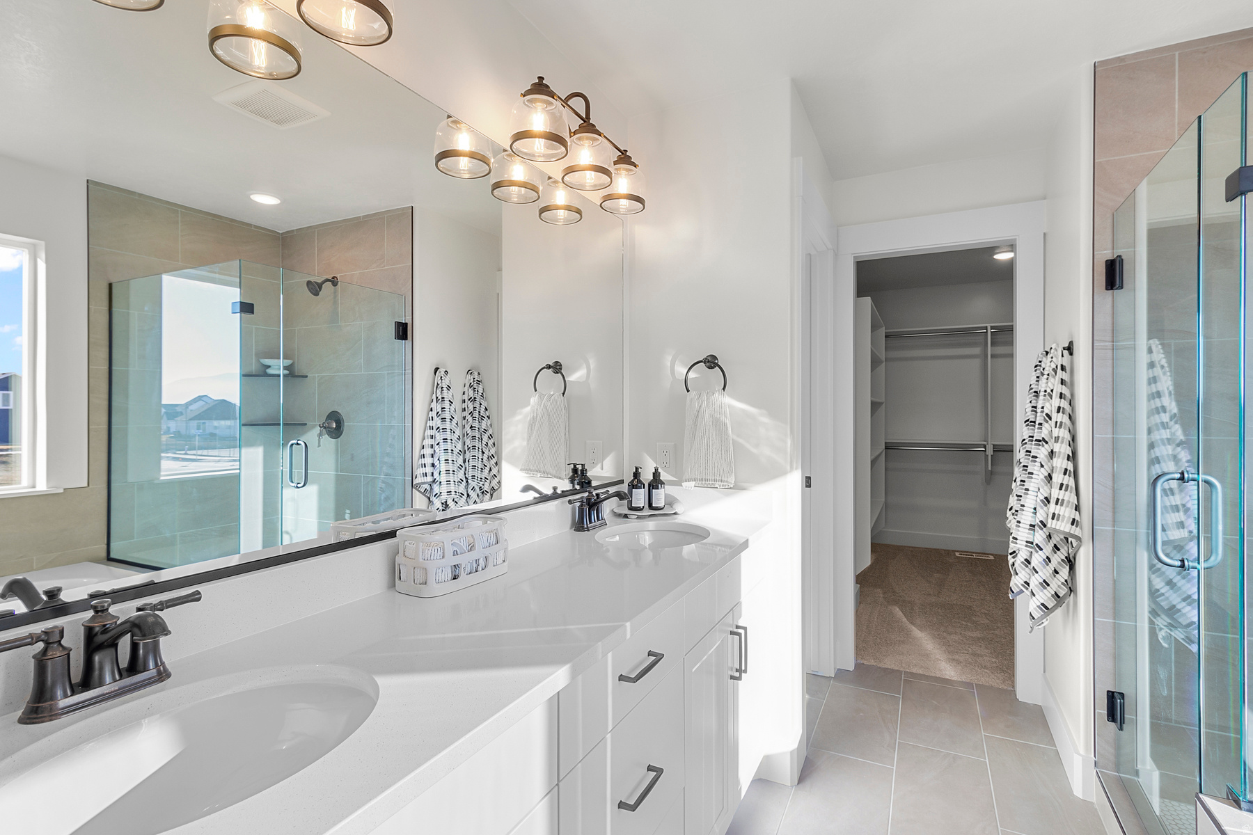ENVISION ESTATES - Residential