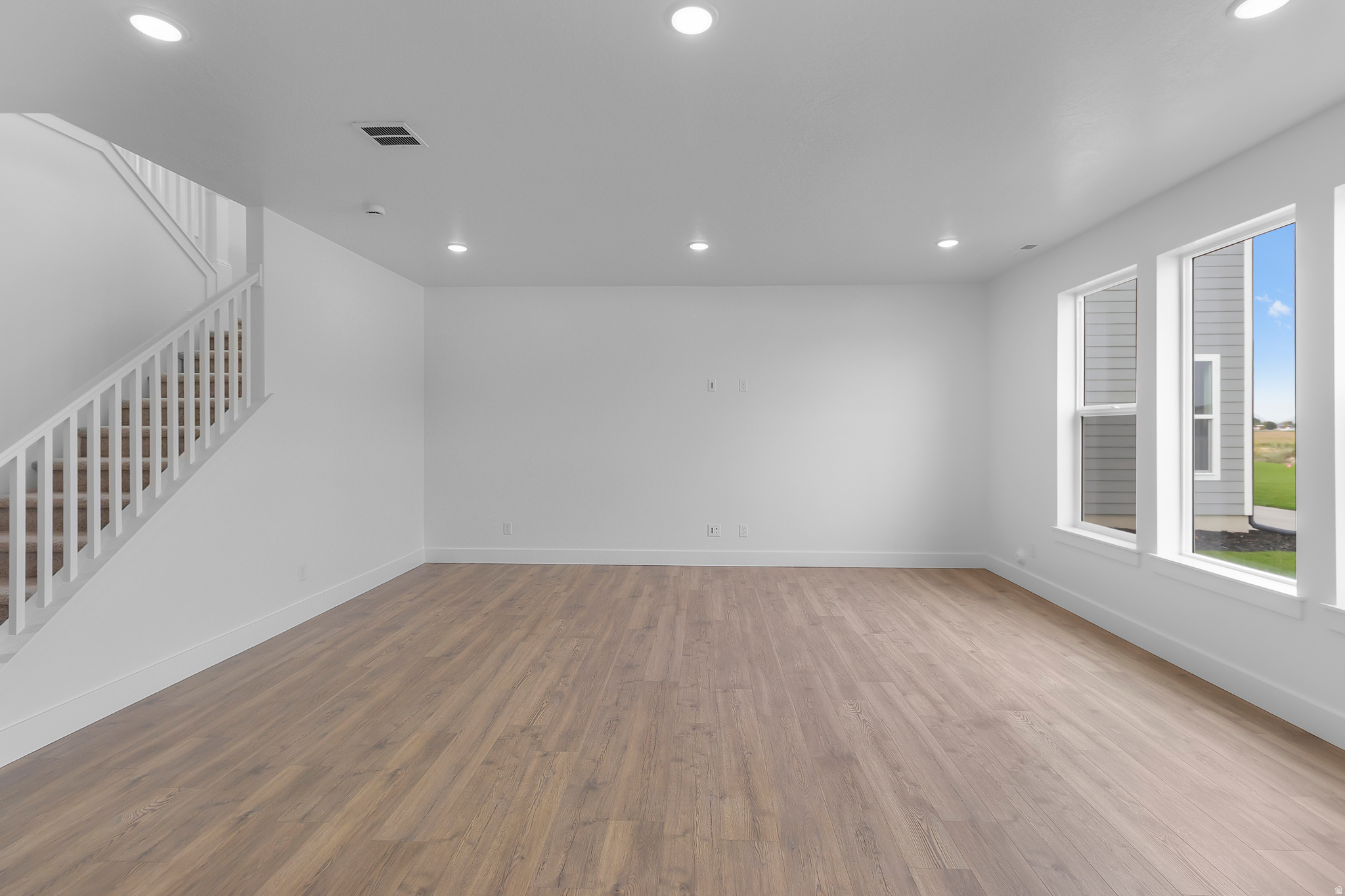 ENVISION ESTATES - Residential