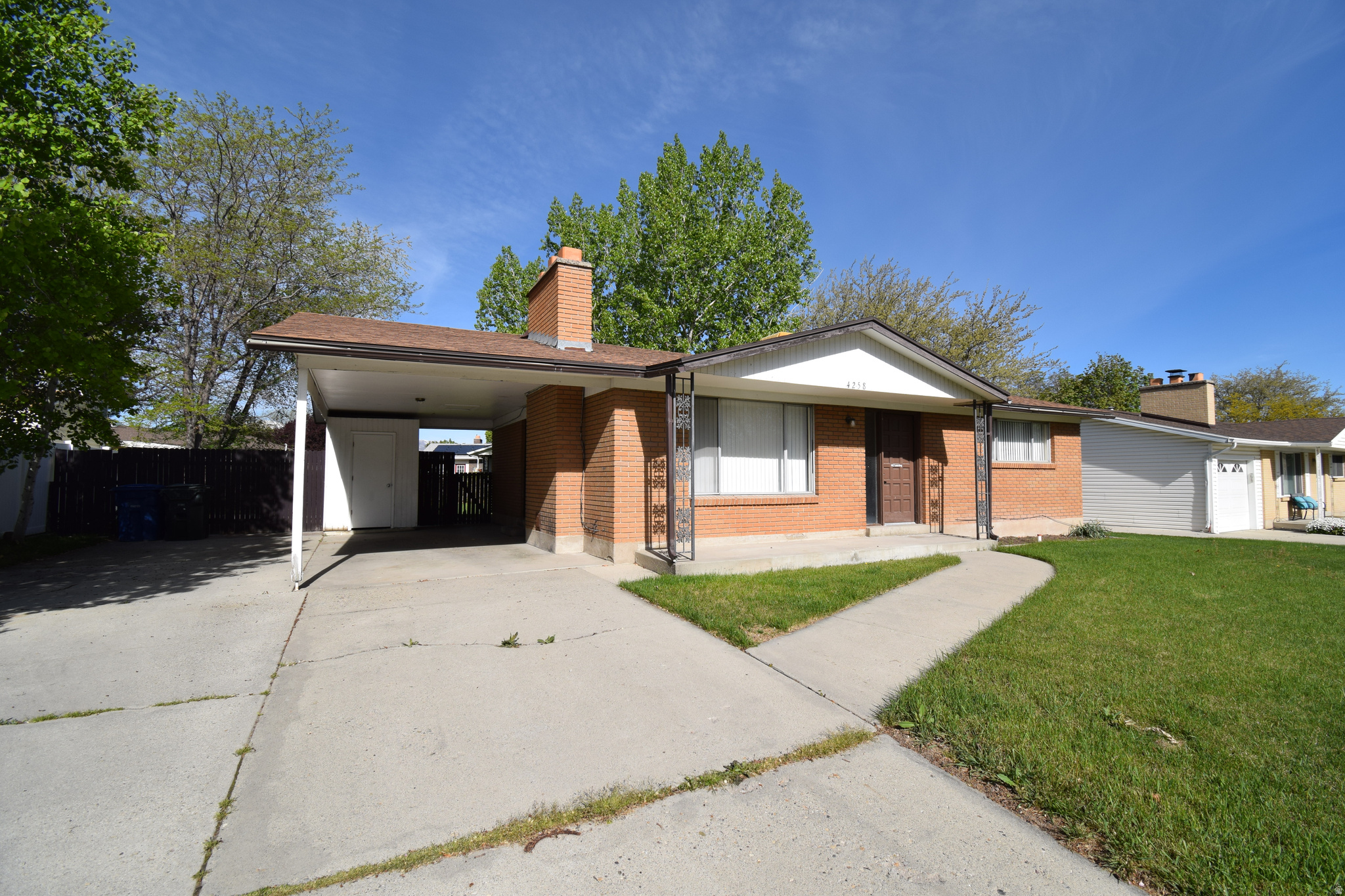 COLONY WEST #8 - Residential