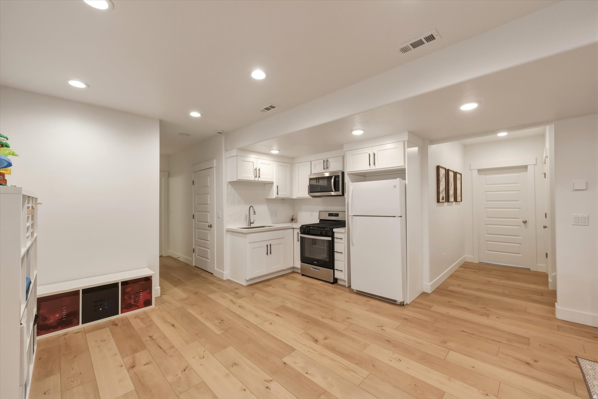 HIDDEN OAKS - Residential