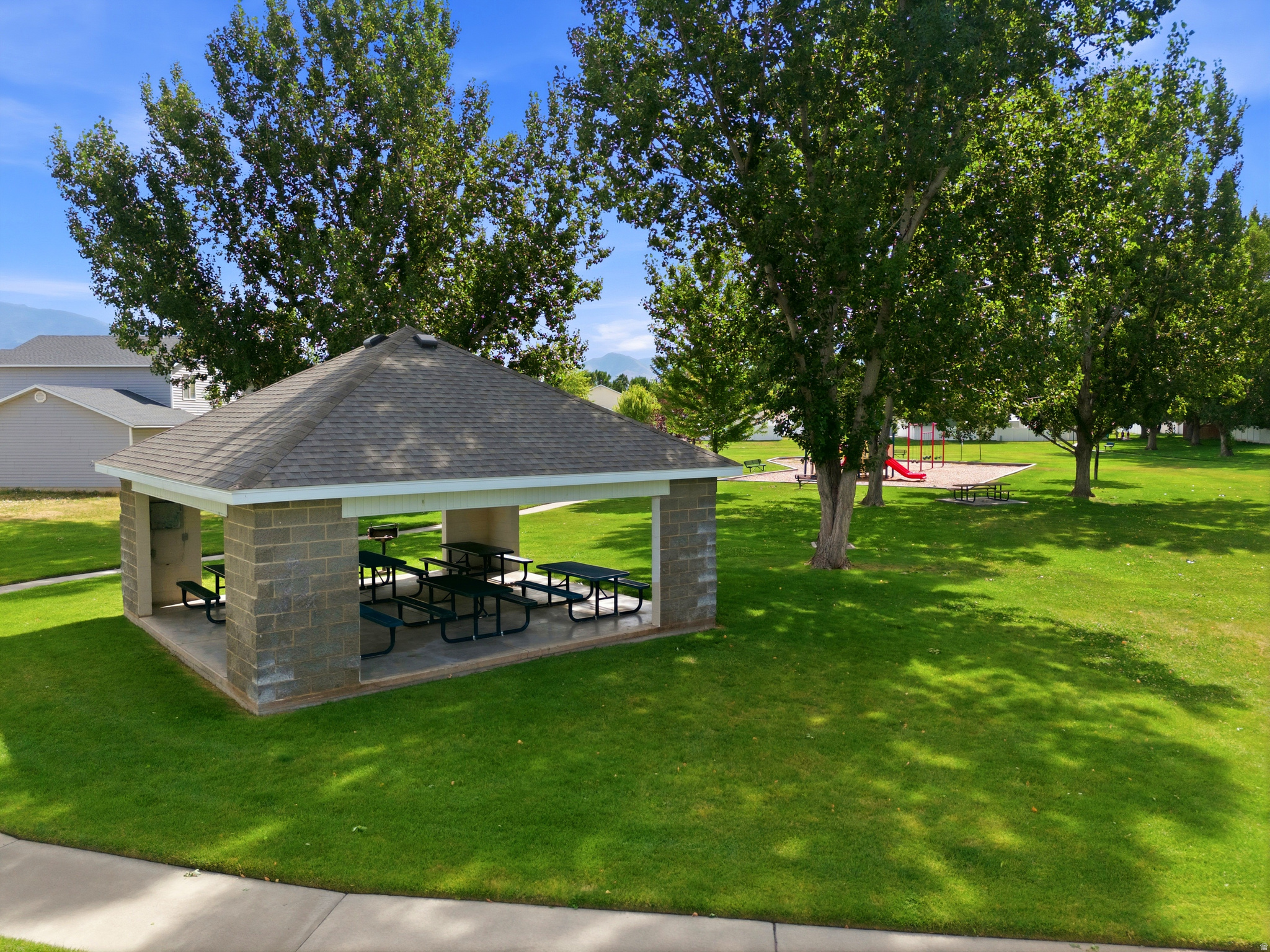 SUNSET PARK - Residential