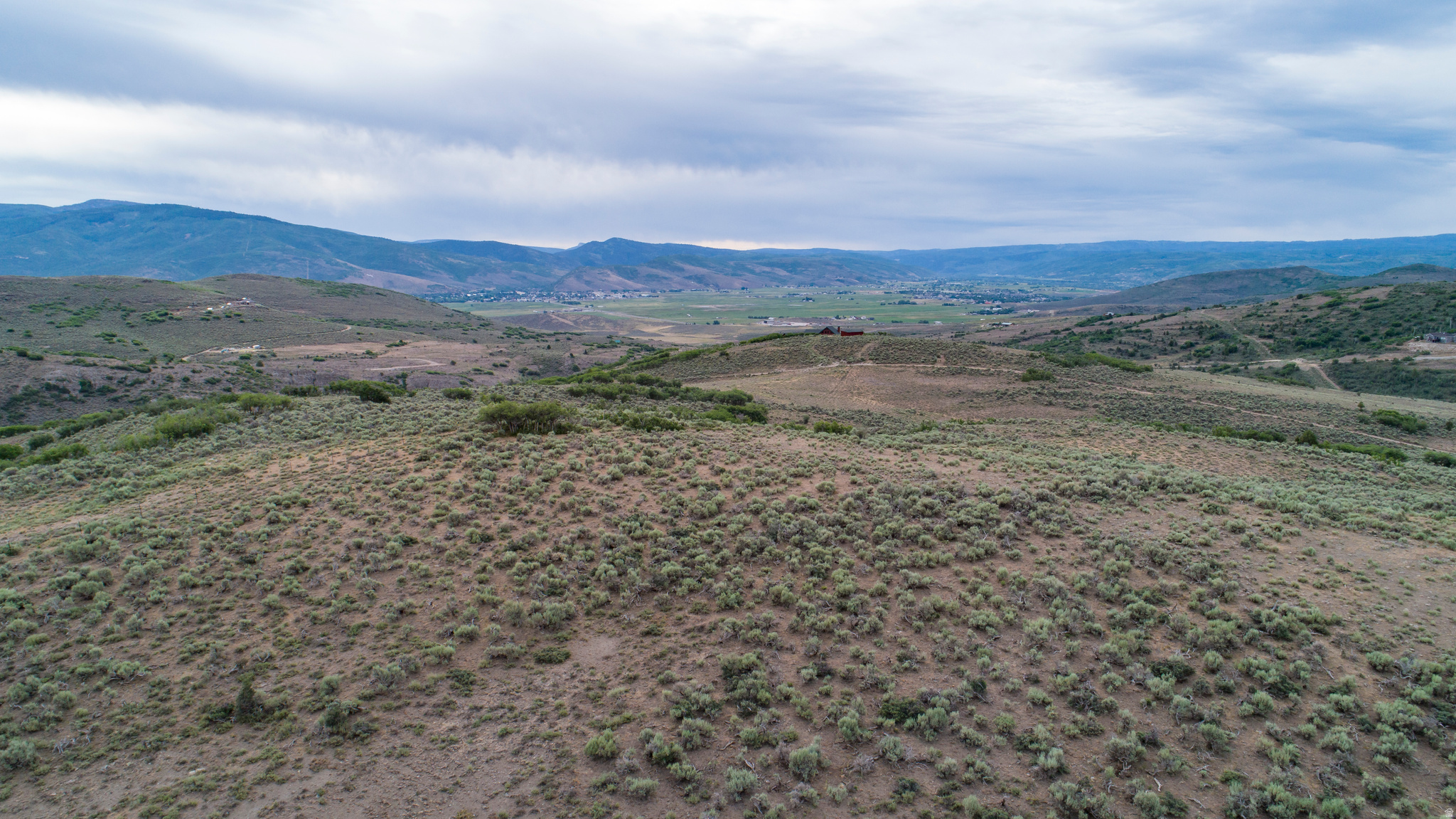SOUTH SUMMIT - Land