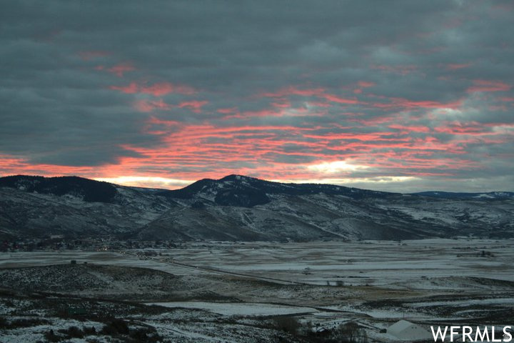 SOUTH SUMMIT - Land