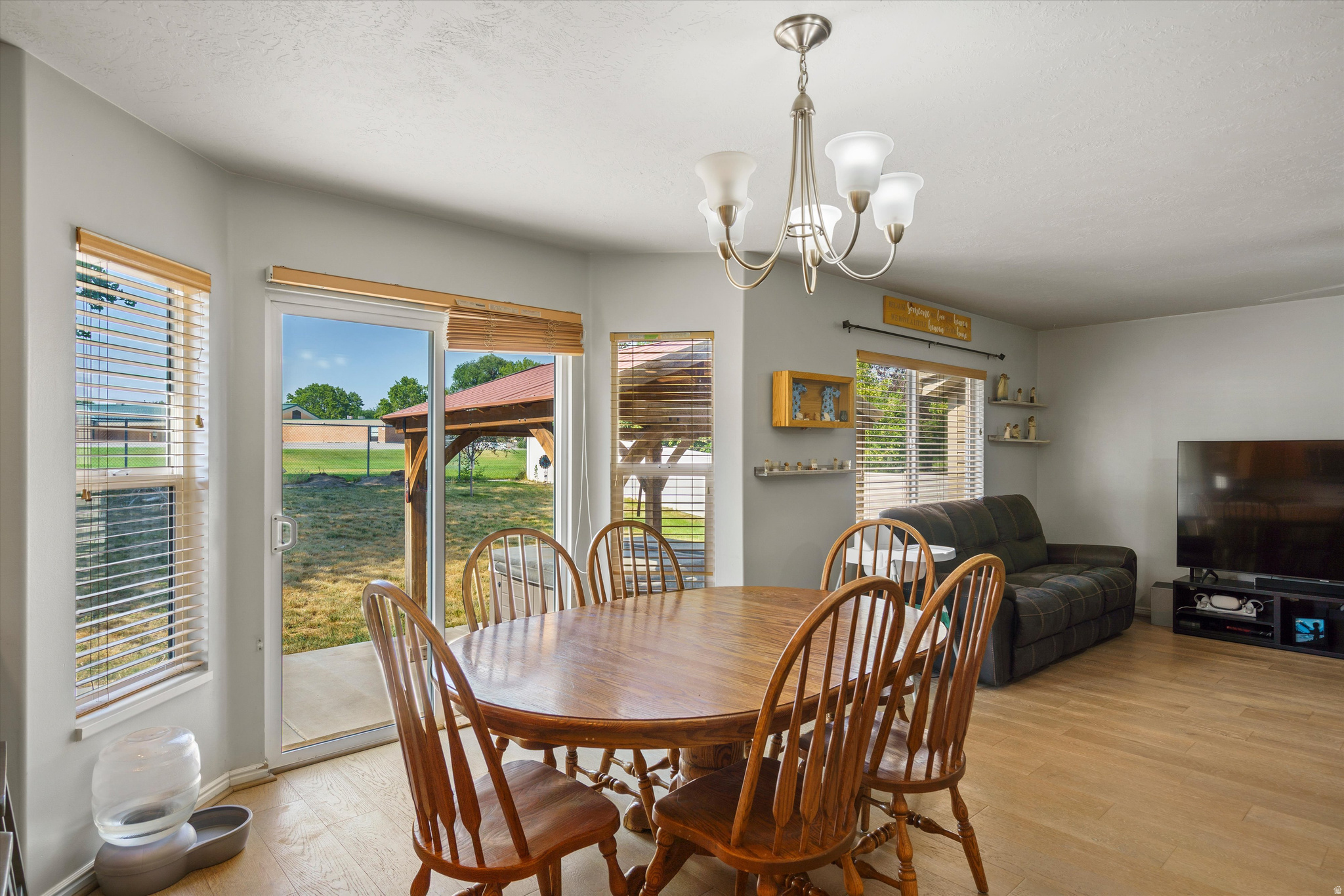 TAYLORS POINTE - Residential