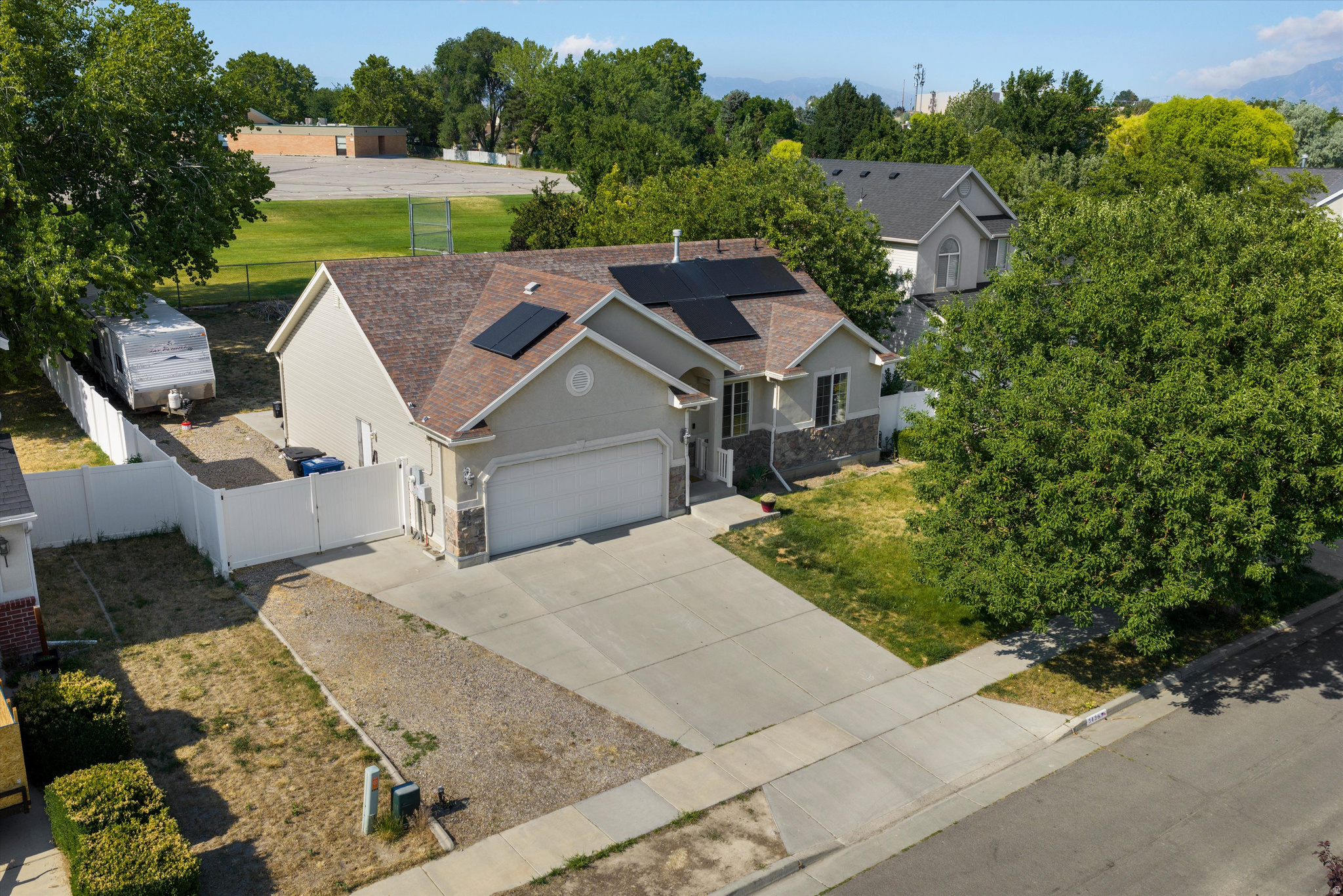 TAYLORS POINTE - Residential