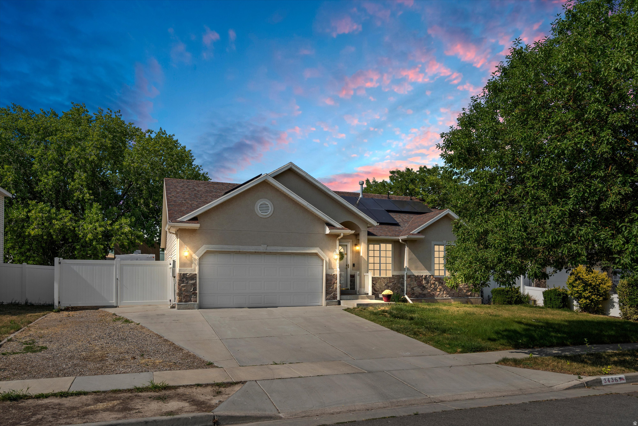 TAYLORS POINTE - Residential