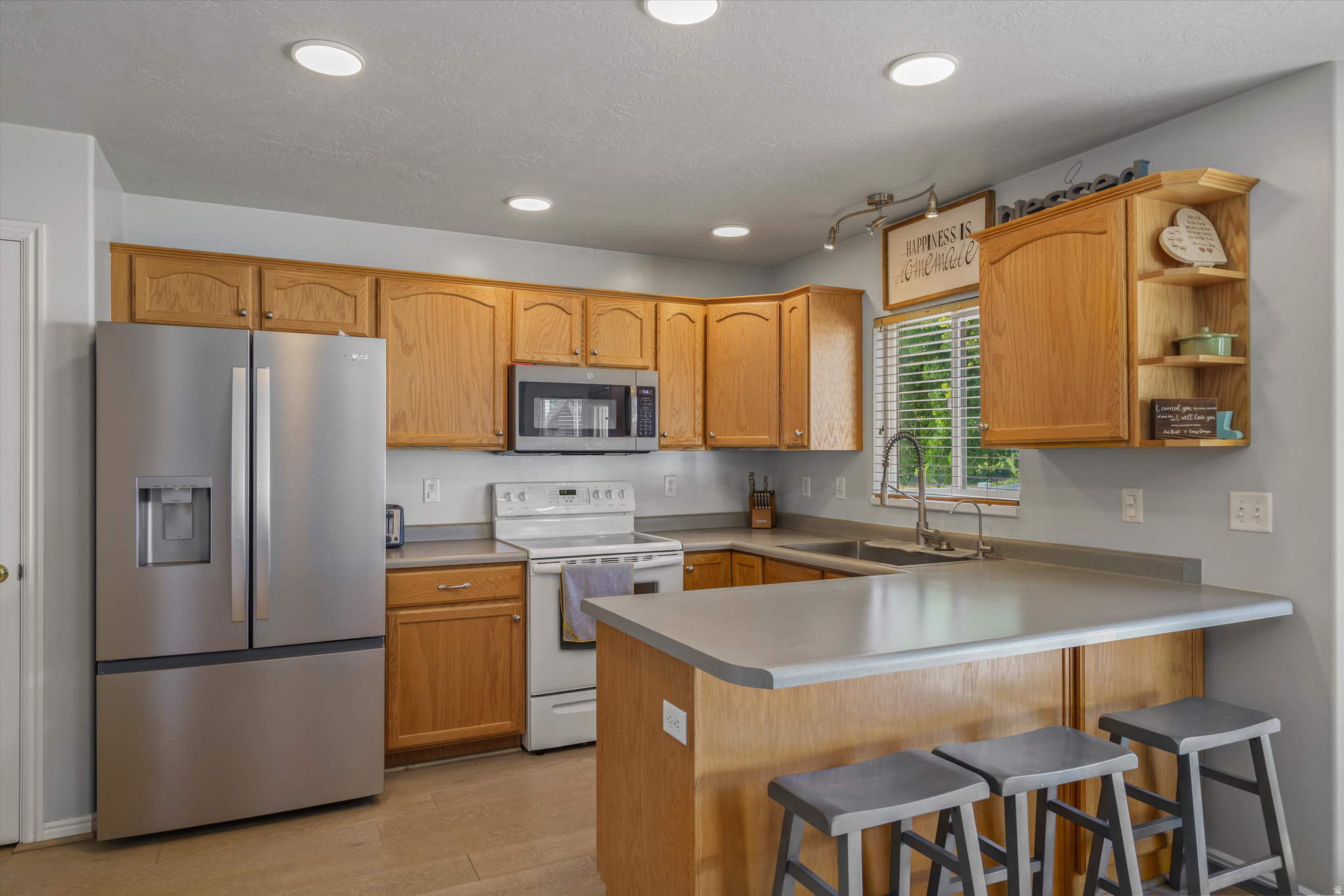 TAYLORS POINTE - Residential
