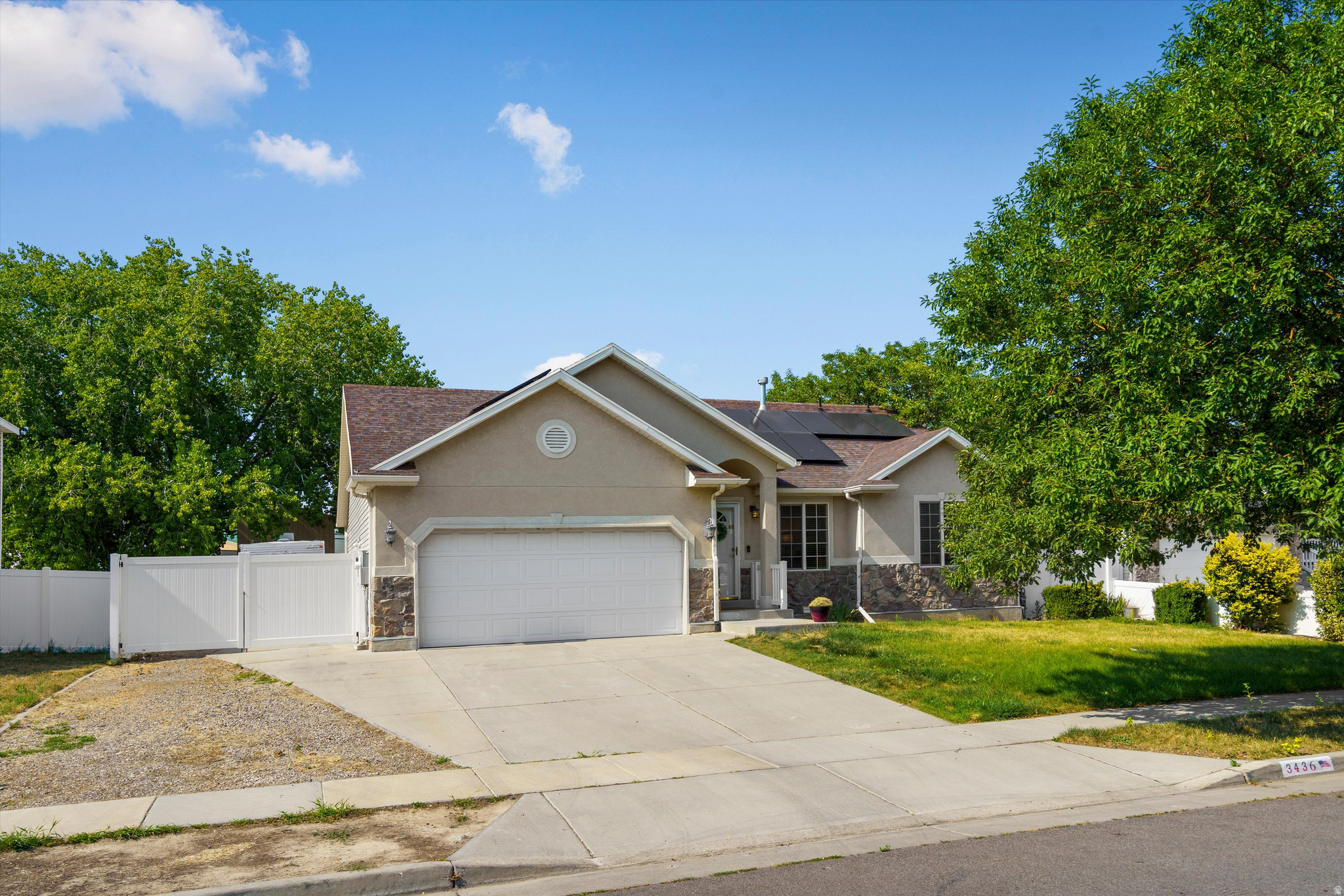 TAYLORS POINTE - Residential