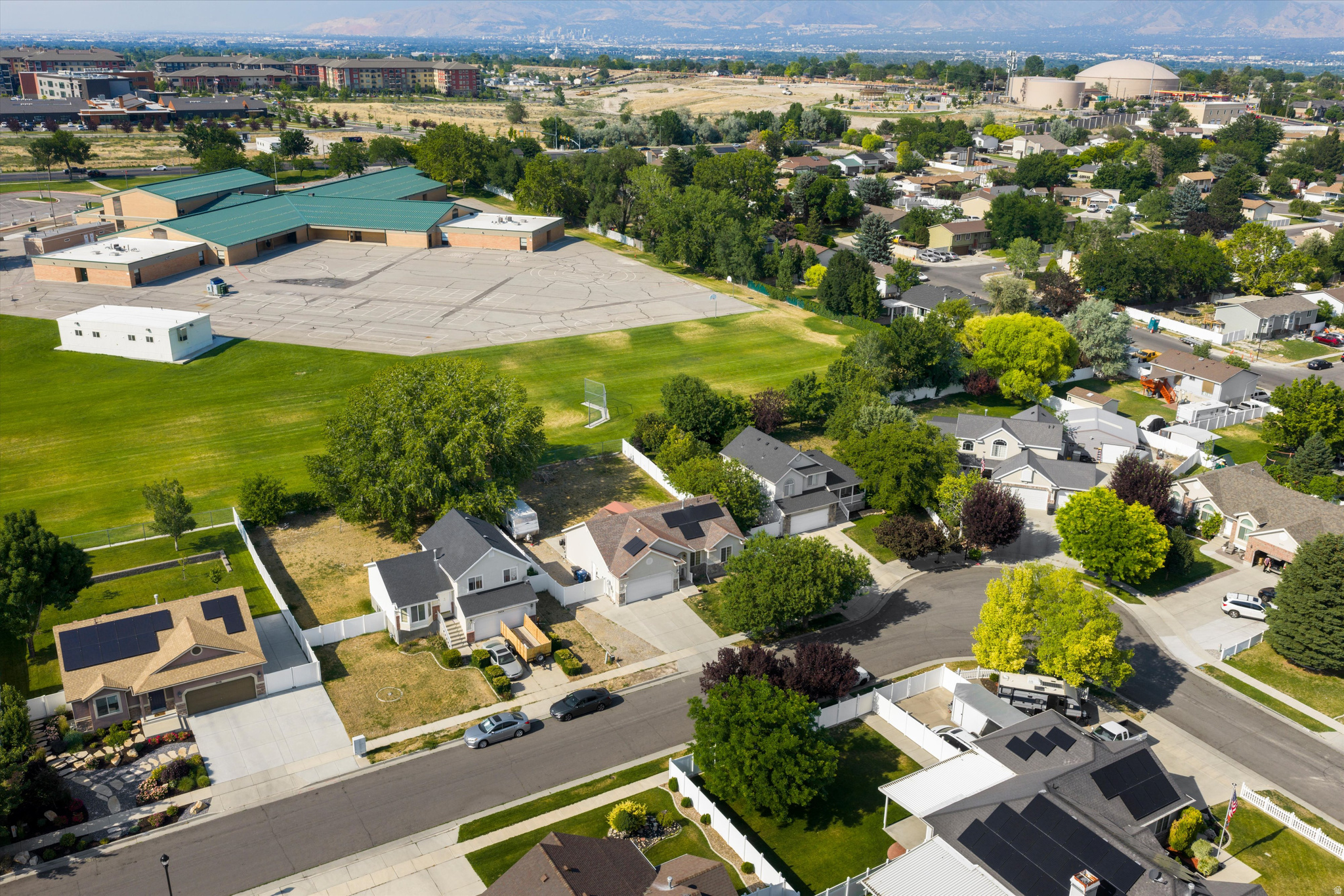 TAYLORS POINTE - Residential
