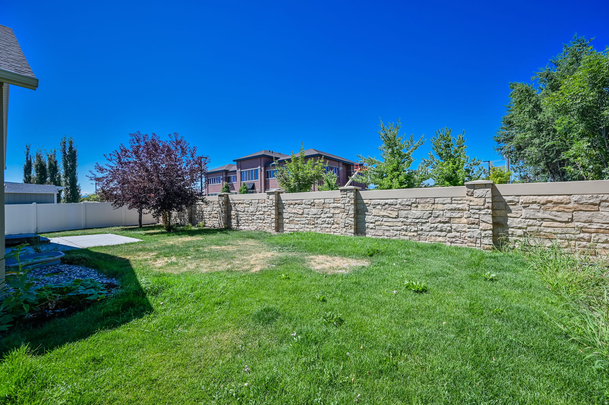 DELANDRAE HEIGHTS - Residential Lease