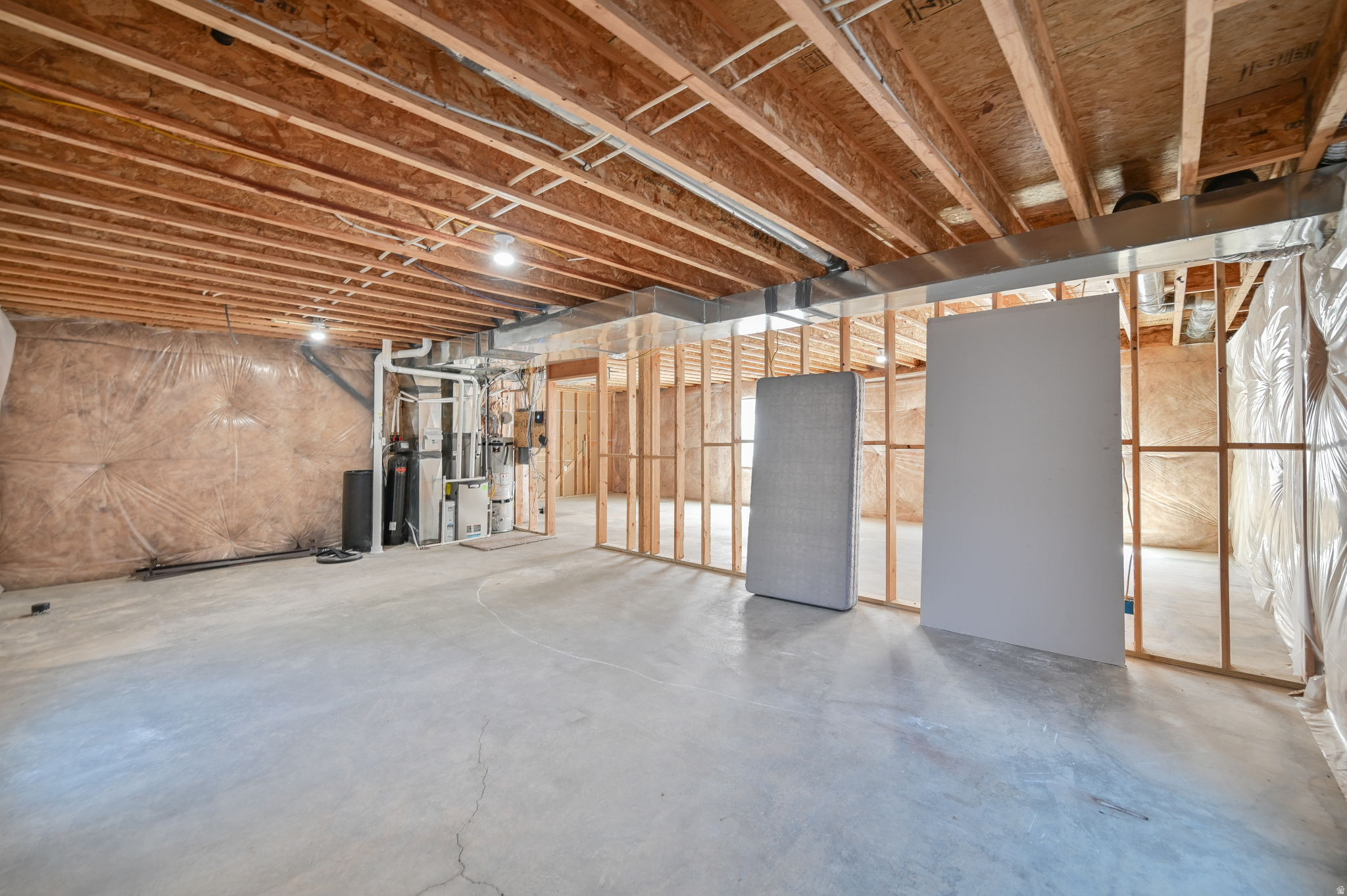 DELANDRAE HEIGHTS - Residential Lease