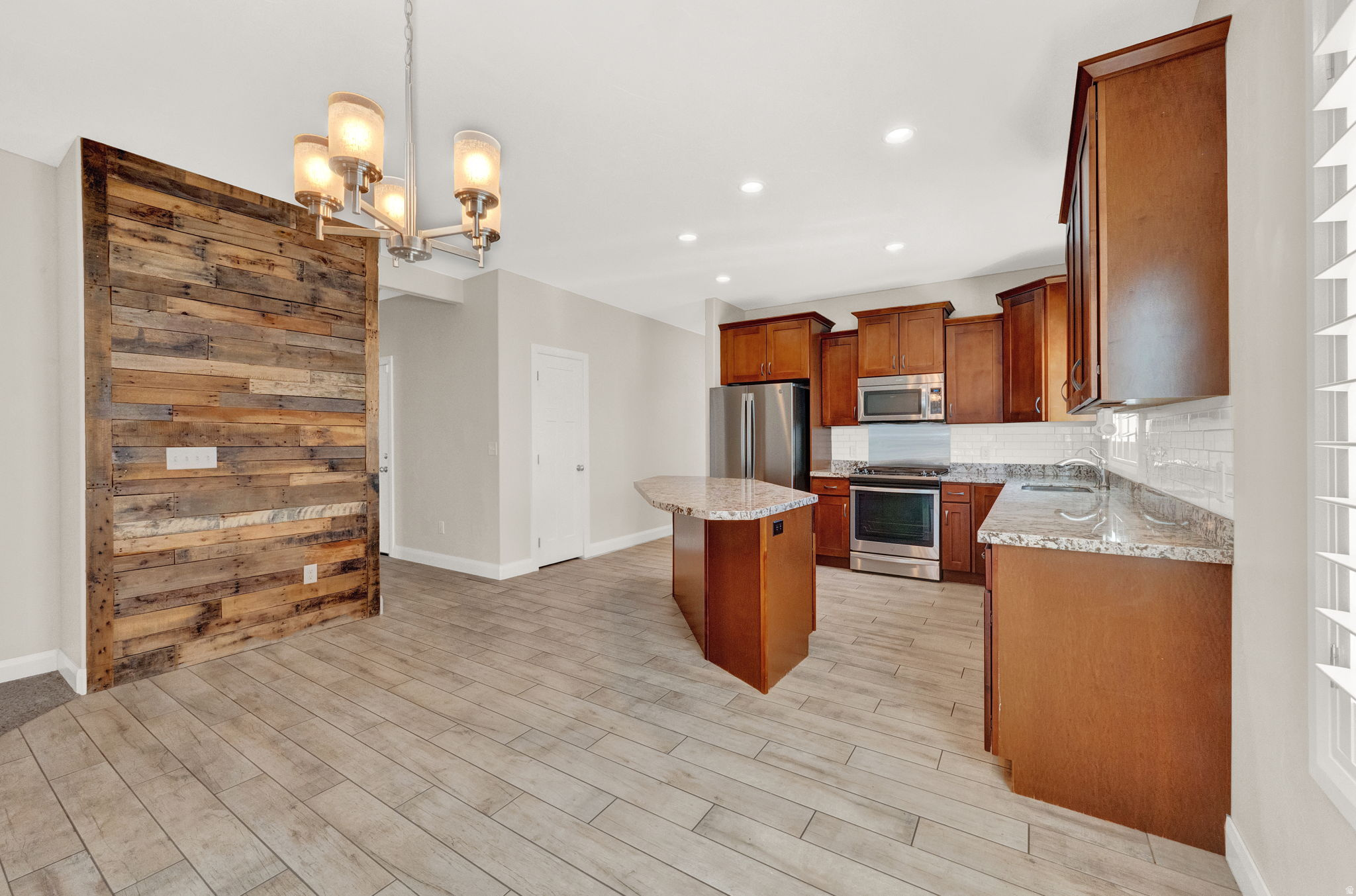 DELANDRAE HEIGHTS - Residential Lease