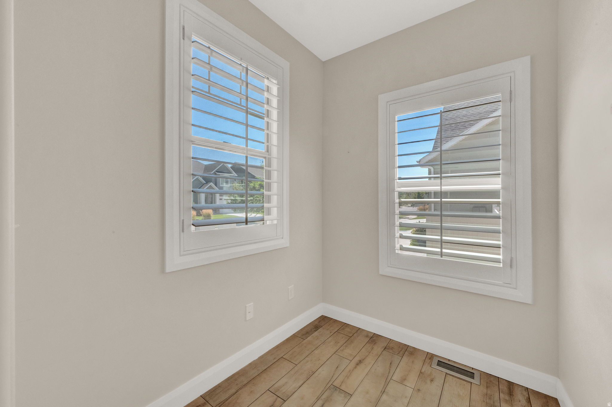 DELANDRAE HEIGHTS - Residential Lease