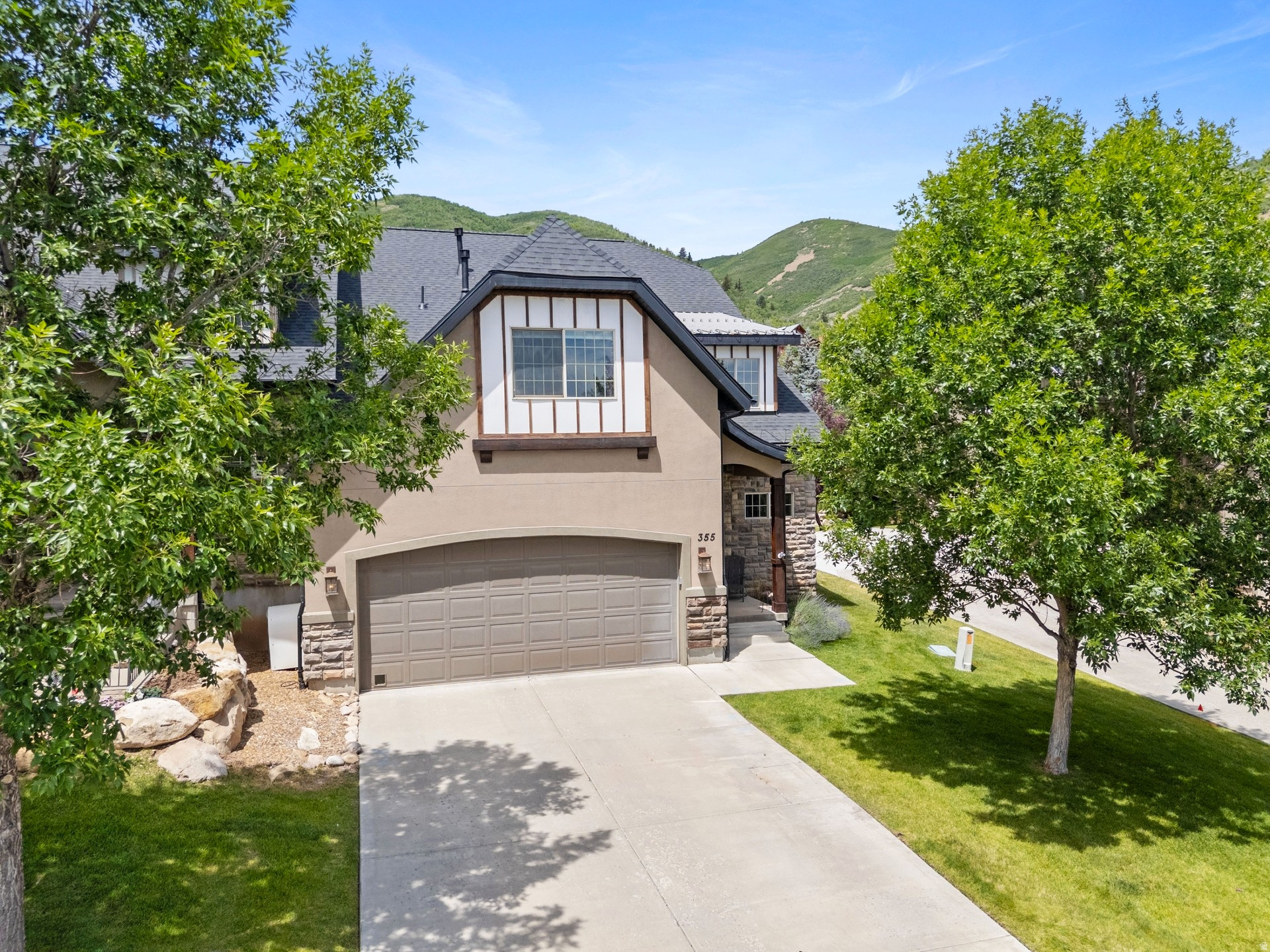 Nicely Maintained Townhome PUD (not condominium) in Midway. Perfect for primary, vacation home, or investor use. Spacious in all ways. Feels and lives like a single family home. Big spacious bedrooms & walk-in closets. Dramatic Mountain & Valley Views. End Unit makes it one of the best and most private locations in the development. Rebuilt larger outdoor Deck with private Hot Tub. Complete NEW Roof & heat taping in 2025. Main floor Primary Suite and living. Granite Counters. Stainless appliances. Furniture can be included in any agreed sale price (subject to price and terms) . Seller financing also an option, inquire through listing agent about potential terms. Owner agent.
