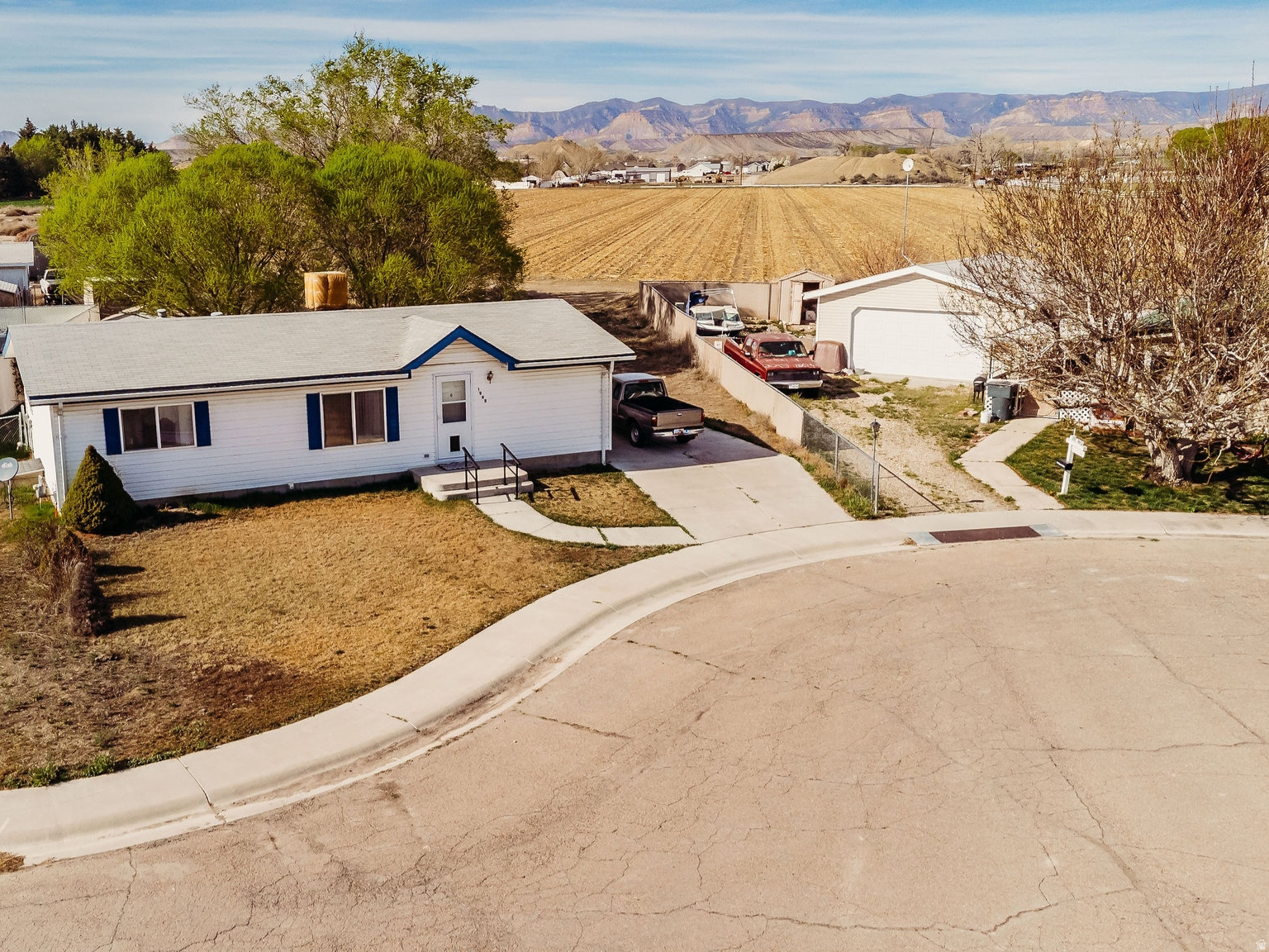 QUAIL HOLLOW ESTATES - Residential