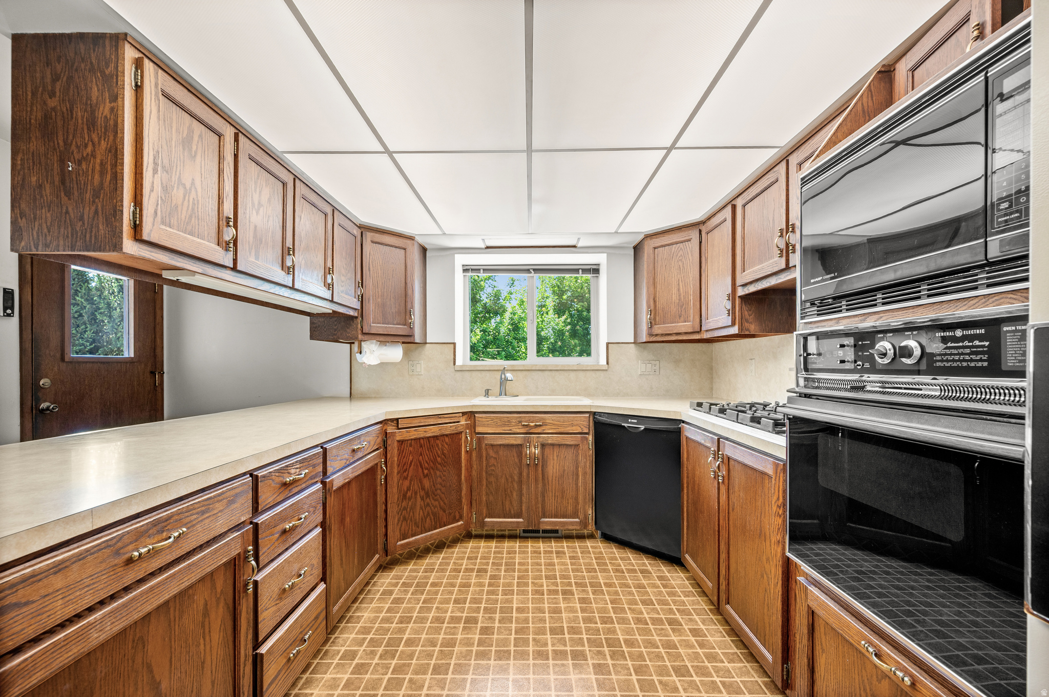 HOLLADAY GROVE - Residential