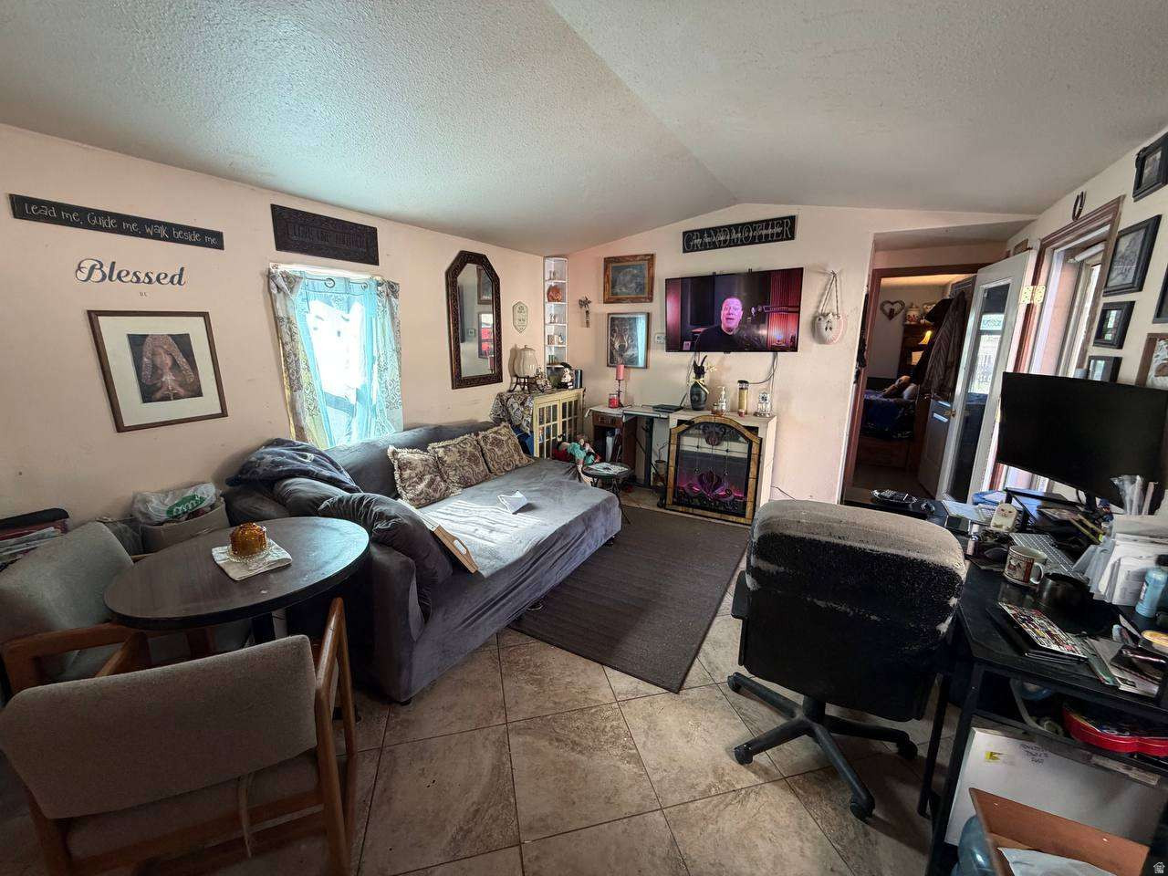 B HANCOCK MOBILE HOME - Residential