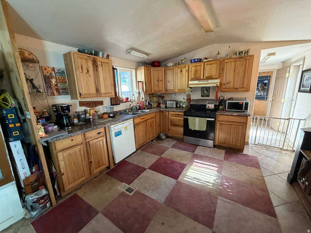 B HANCOCK MOBILE HOME - Residential