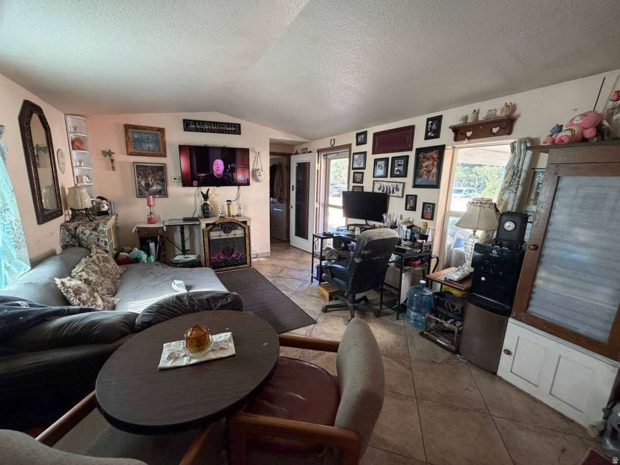 B HANCOCK MOBILE HOME - Residential