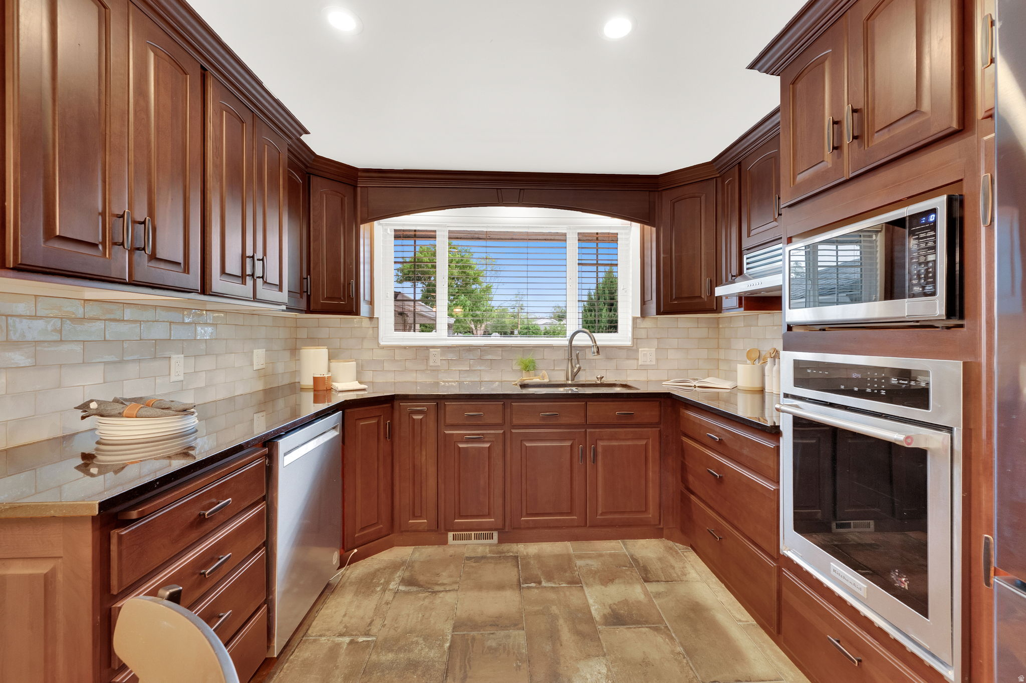 MEADOWBROOK FARMS - Residential