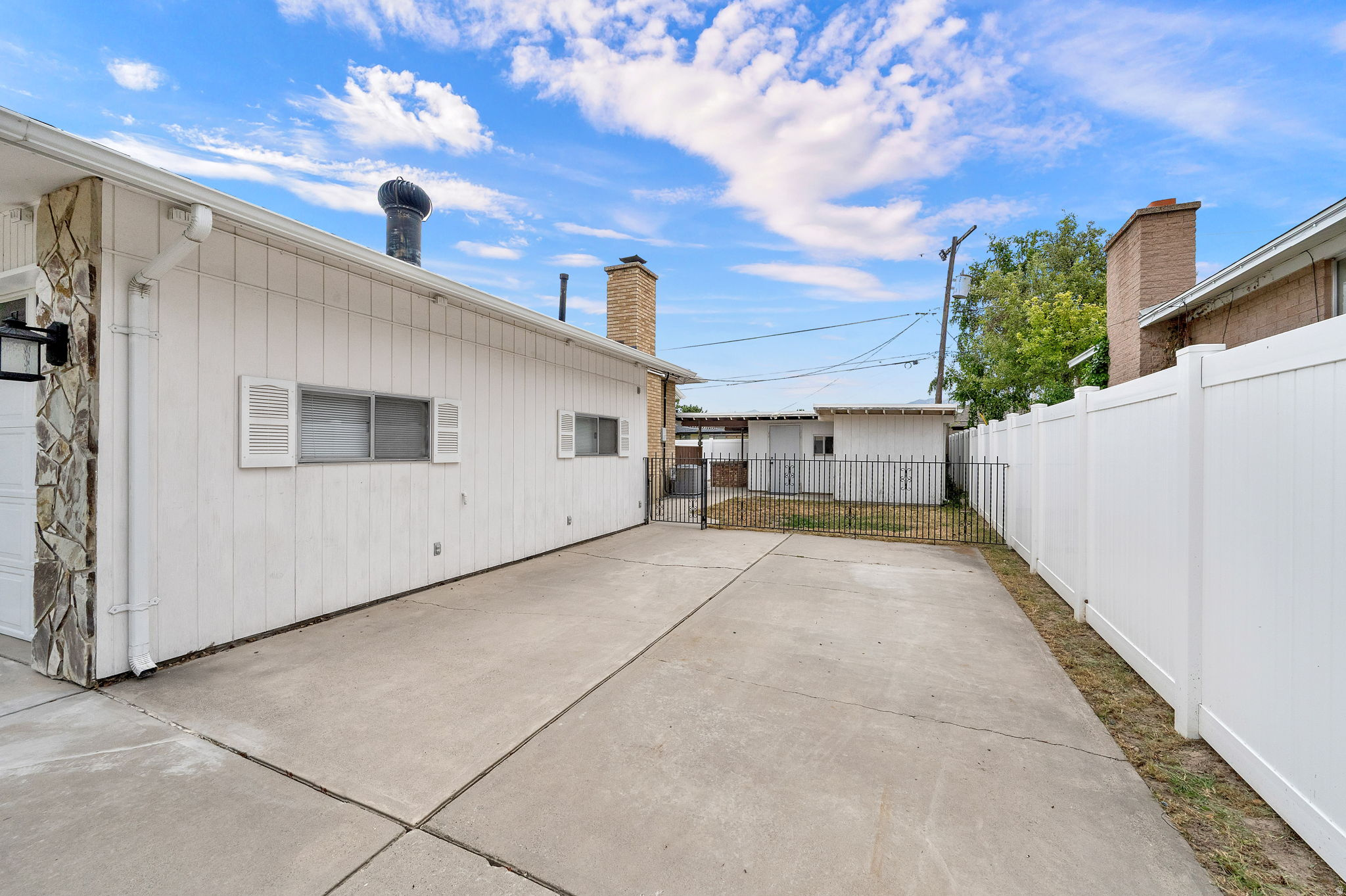 MEADOWBROOK FARMS - Residential