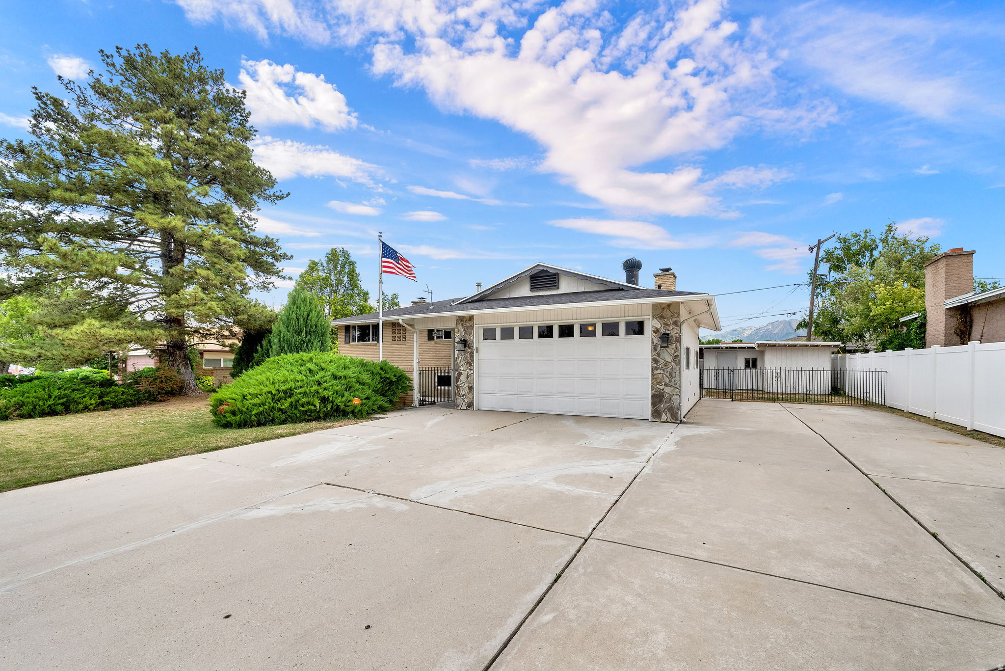 MEADOWBROOK FARMS - Residential