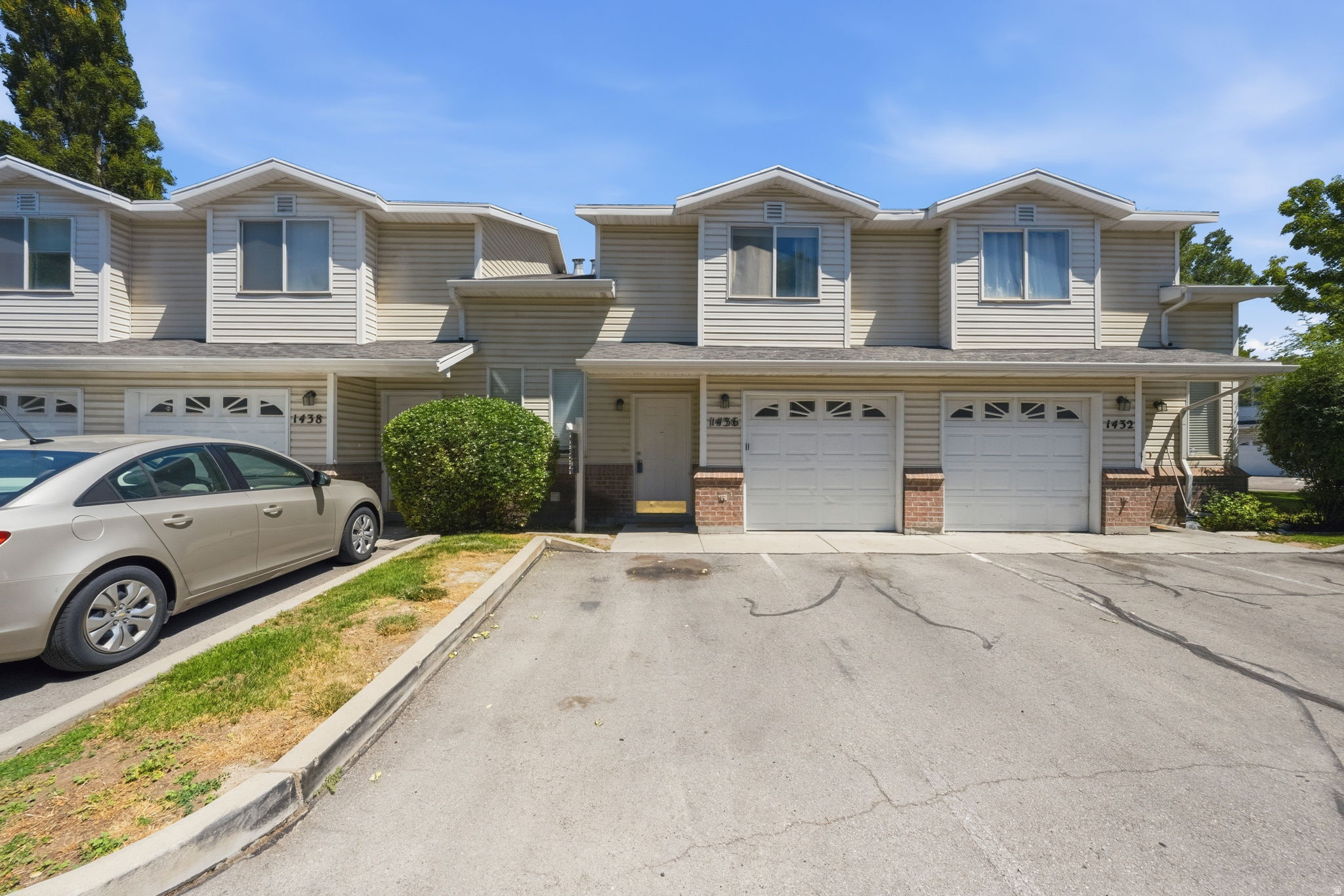 Cute Townhme with 1 car garage and a  parking spaces out front. Small backyrd fenced. 3 bed and 2 full baths up. 1/2 bth & laundry on the main. Nice ktchn, fridge included. Priced to sell! Square footage figures are provided as a courtesy estimate only and were obtained from previous mls.  Buyer is advised to obtain an independent measurement.